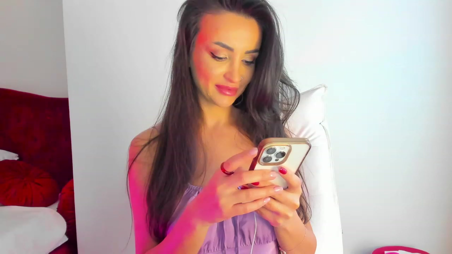 Gallery image thumbnail from AlyssiaKENT1's myfreecams stream on, 03/13/2024, 10:29 image 9 of 20