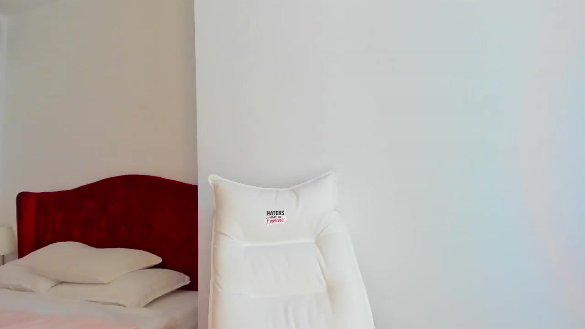 Gallery image thumbnail from AlyssiaKENT1's myfreecams stream on, 03/15/2024, 11:05 image 11 of 20