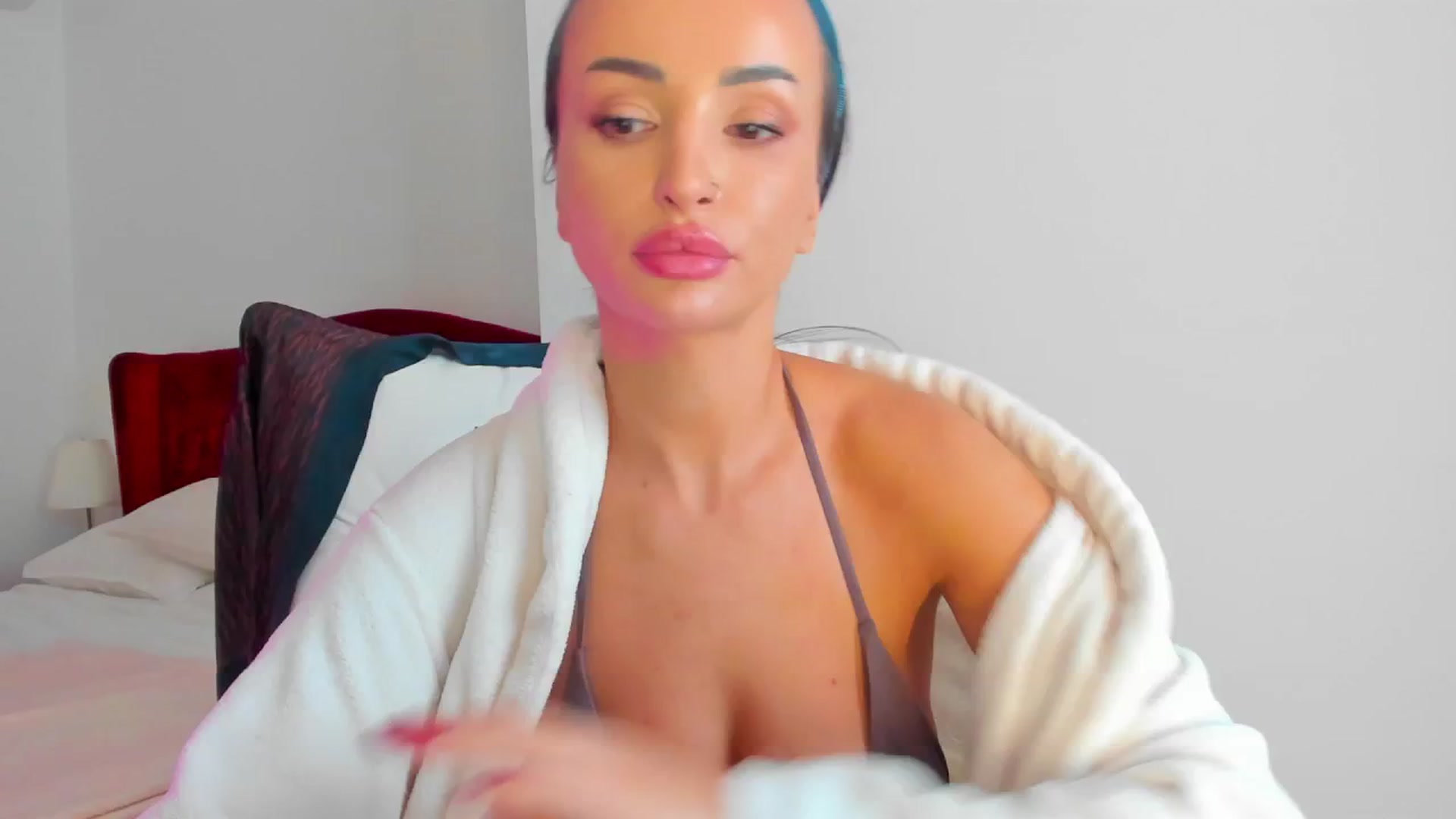 Gallery image thumbnail from AlyssiaKENT1's myfreecams stream on, 03/15/2024, 12:44 image 16 of 20