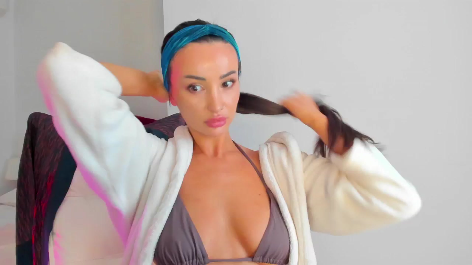 Gallery image thumbnail from AlyssiaKENT1's myfreecams stream on, 03/15/2024, 12:44 image 18 of 20