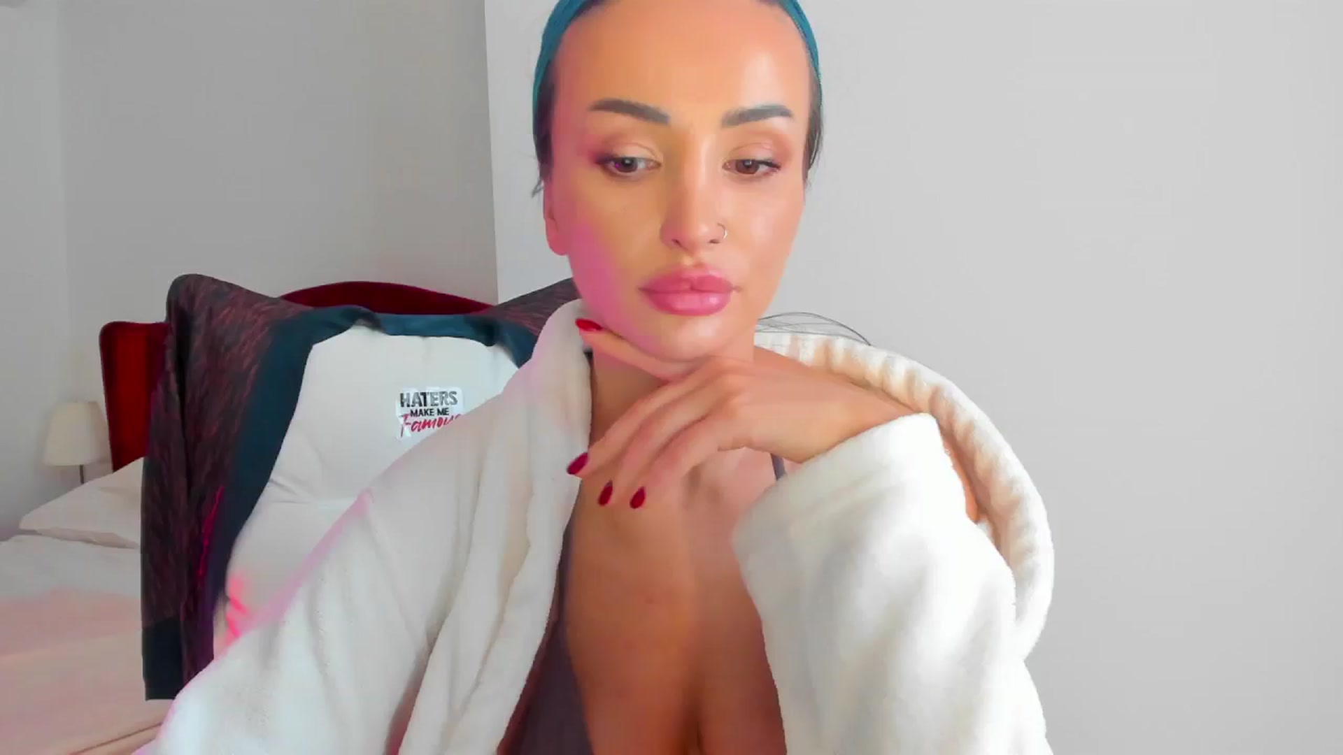Gallery image thumbnail from AlyssiaKENT1's myfreecams stream on, 03/15/2024, 12:44 image 14 of 20