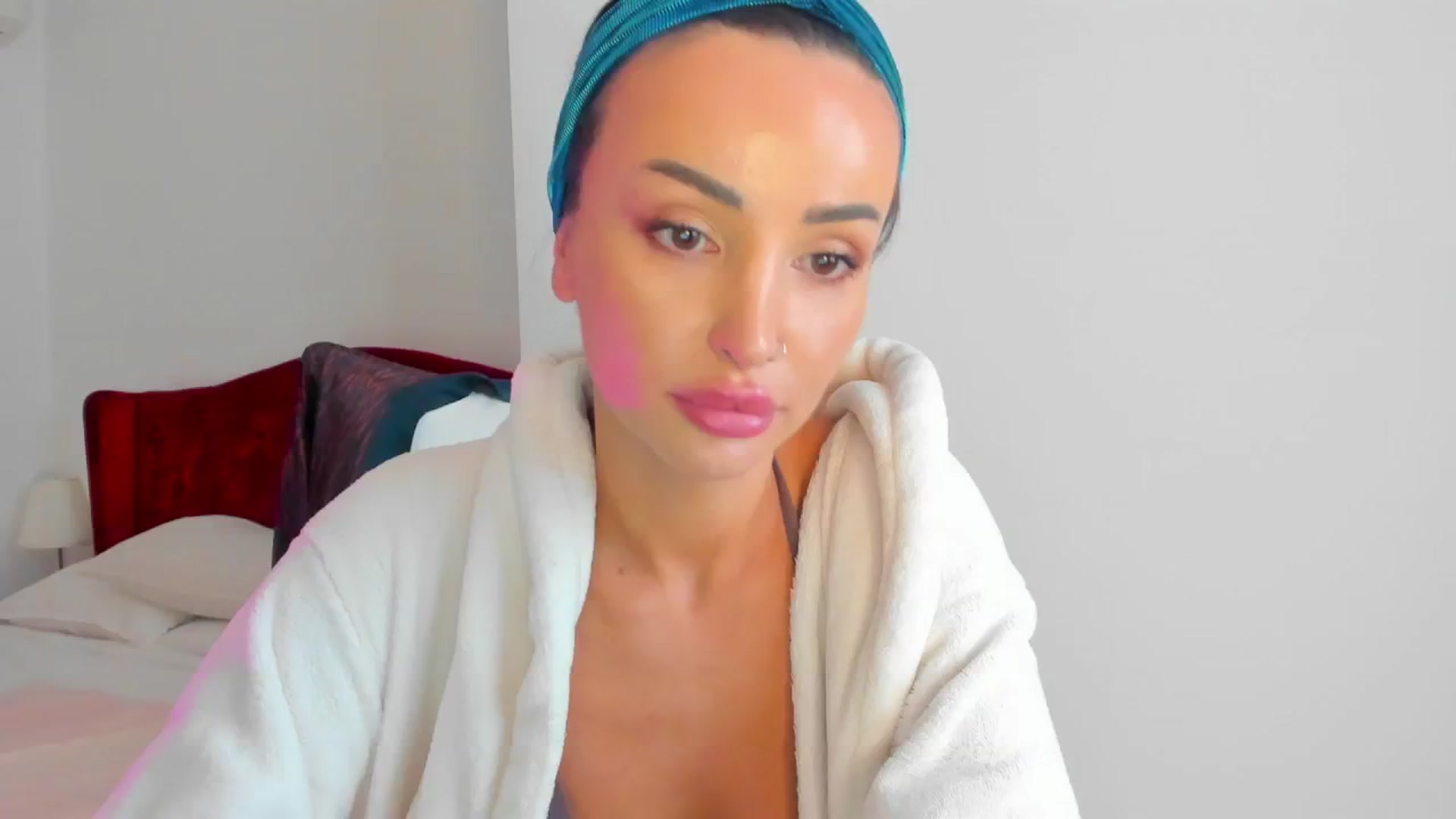Gallery image thumbnail from AlyssiaKENT1's myfreecams stream on, 03/15/2024, 12:44 image 19 of 20