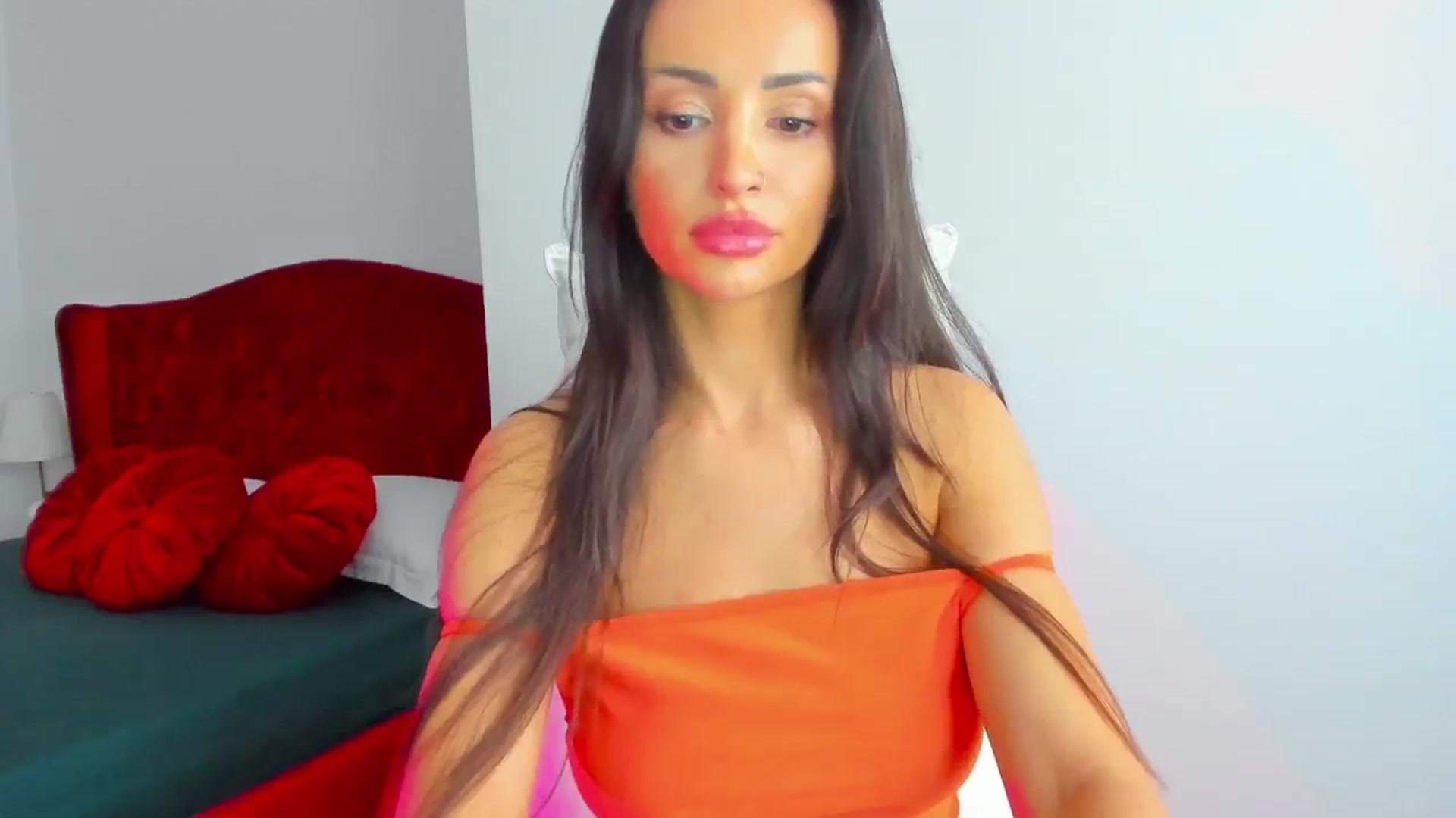 Gallery image thumbnail from AlyssiaKENT1's myfreecams stream on, 03/19/2024, 15:15 image 10 of 20