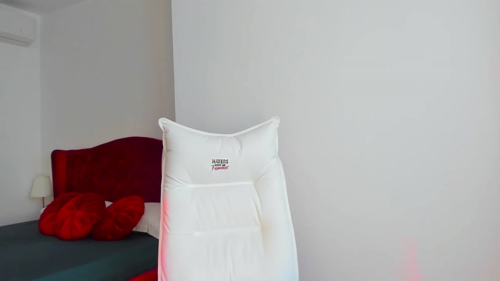Gallery image thumbnail from AlyssiaKENT1's myfreecams stream on, 03/20/2024, 16:08 image 4 of 20