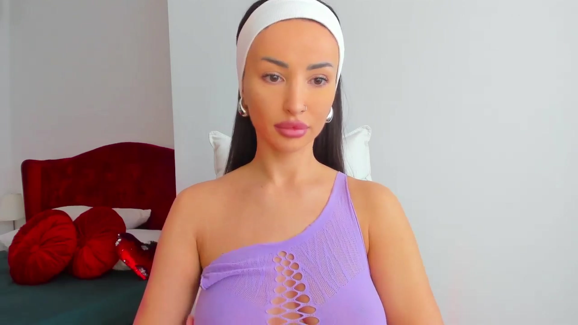 Gallery image thumbnail from AlyssiaKENT1's myfreecams stream on, 03/22/2024, 09:50 image 3 of 20