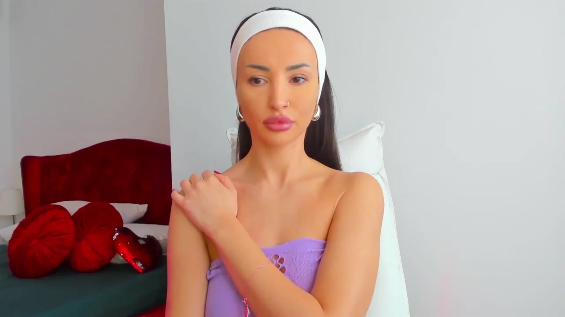 Gallery image thumbnail from AlyssiaKENT1's myfreecams stream on, 03/22/2024, 09:50 image 5 of 20