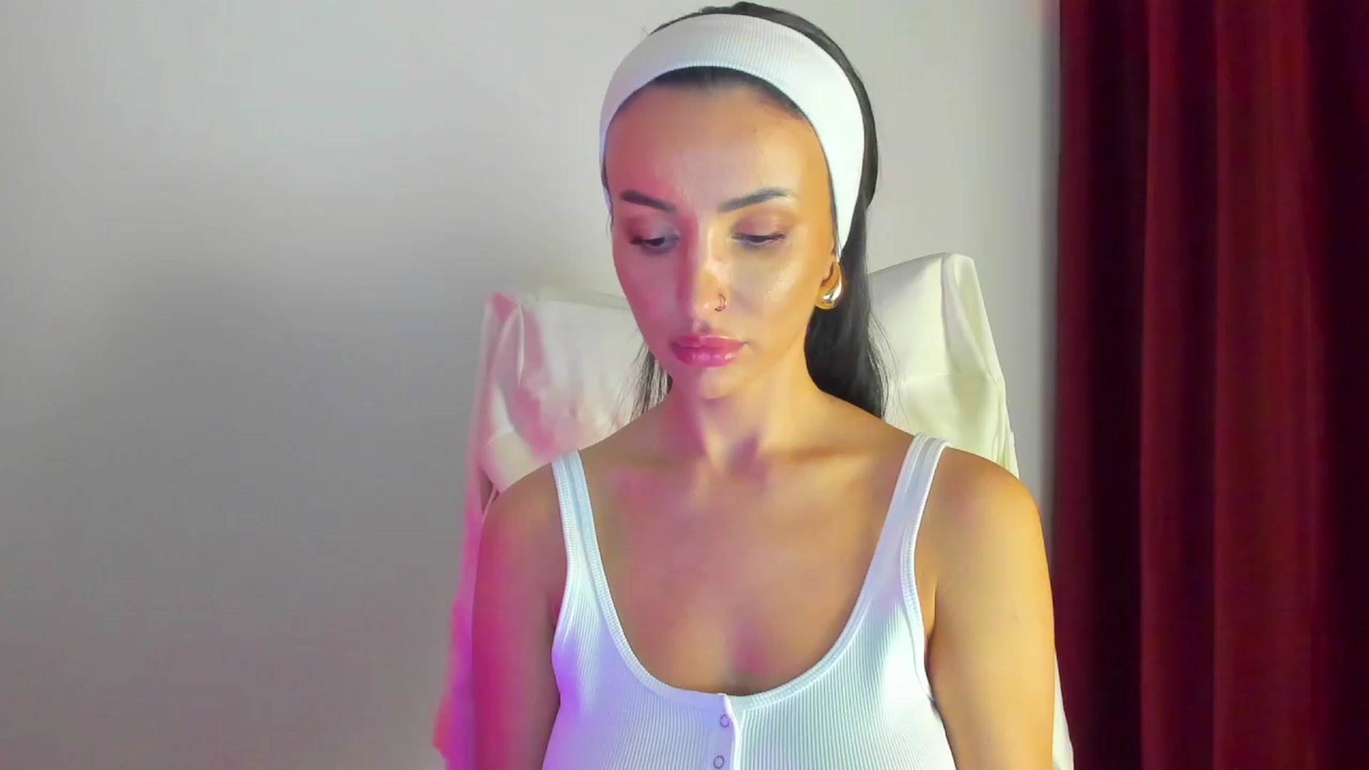 Gallery image thumbnail from AlyssiaKENT1's myfreecams stream on, 03/24/2024, 19:33 image 13 of 20