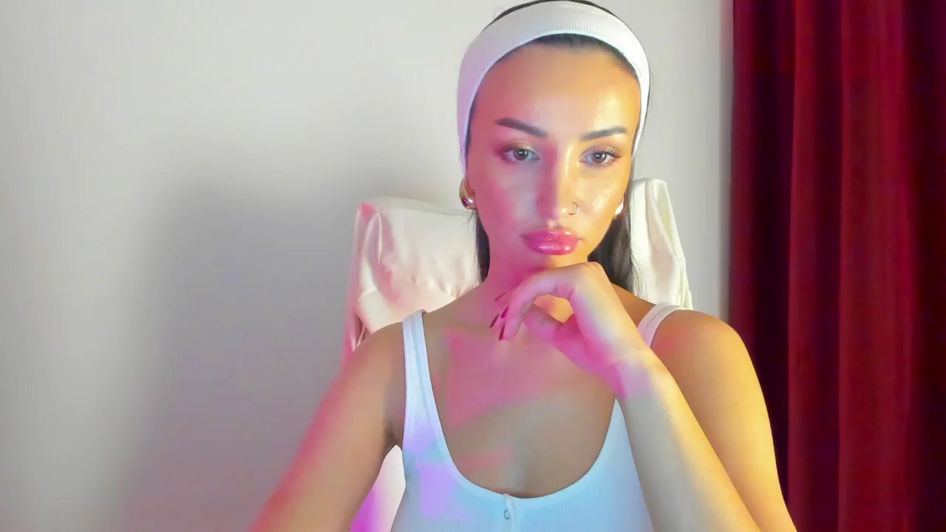Gallery image thumbnail from AlyssiaKENT1's myfreecams stream on, 03/24/2024, 19:33 image 8 of 20