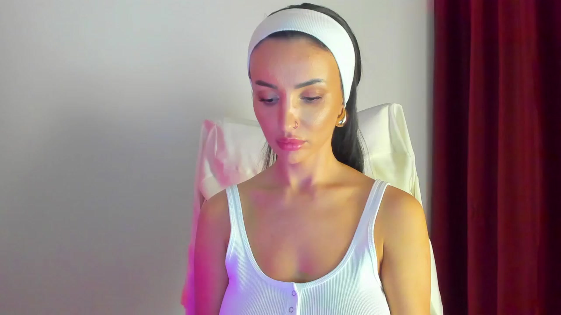 Gallery image thumbnail from AlyssiaKENT1's myfreecams stream on, 03/24/2024, 19:33 image 14 of 20