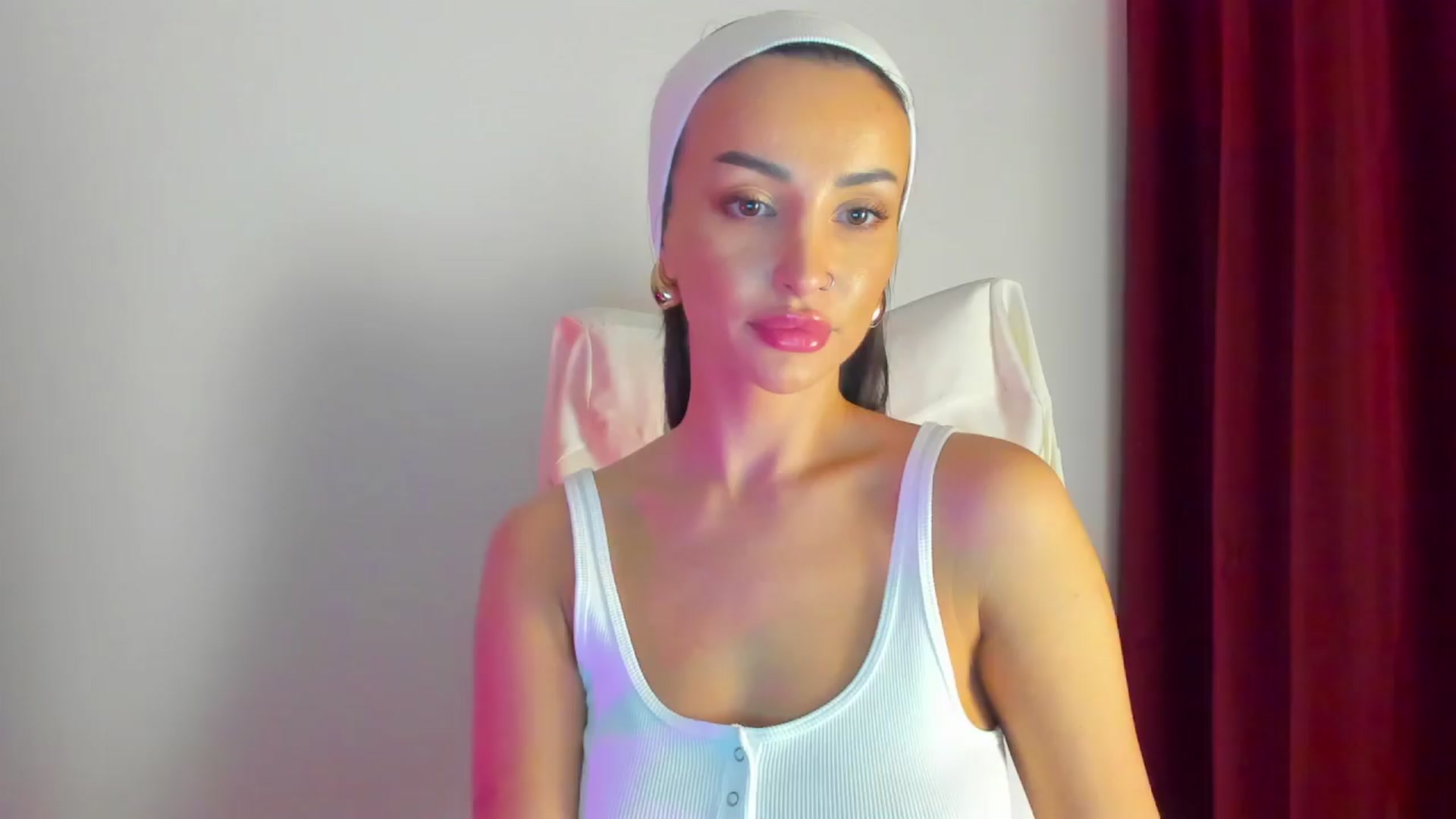 Gallery image thumbnail from AlyssiaKENT1's myfreecams stream on, 03/24/2024, 19:33 image 2 of 20