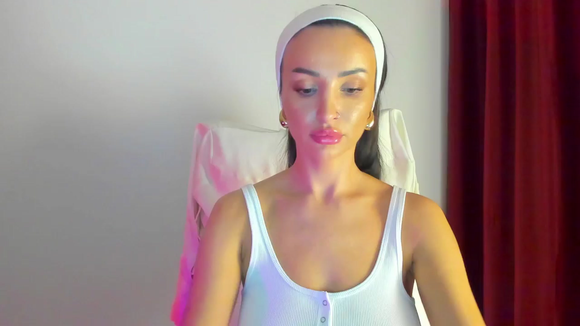 Gallery image thumbnail from AlyssiaKENT1's myfreecams stream on, 03/24/2024, 19:33 image 18 of 20