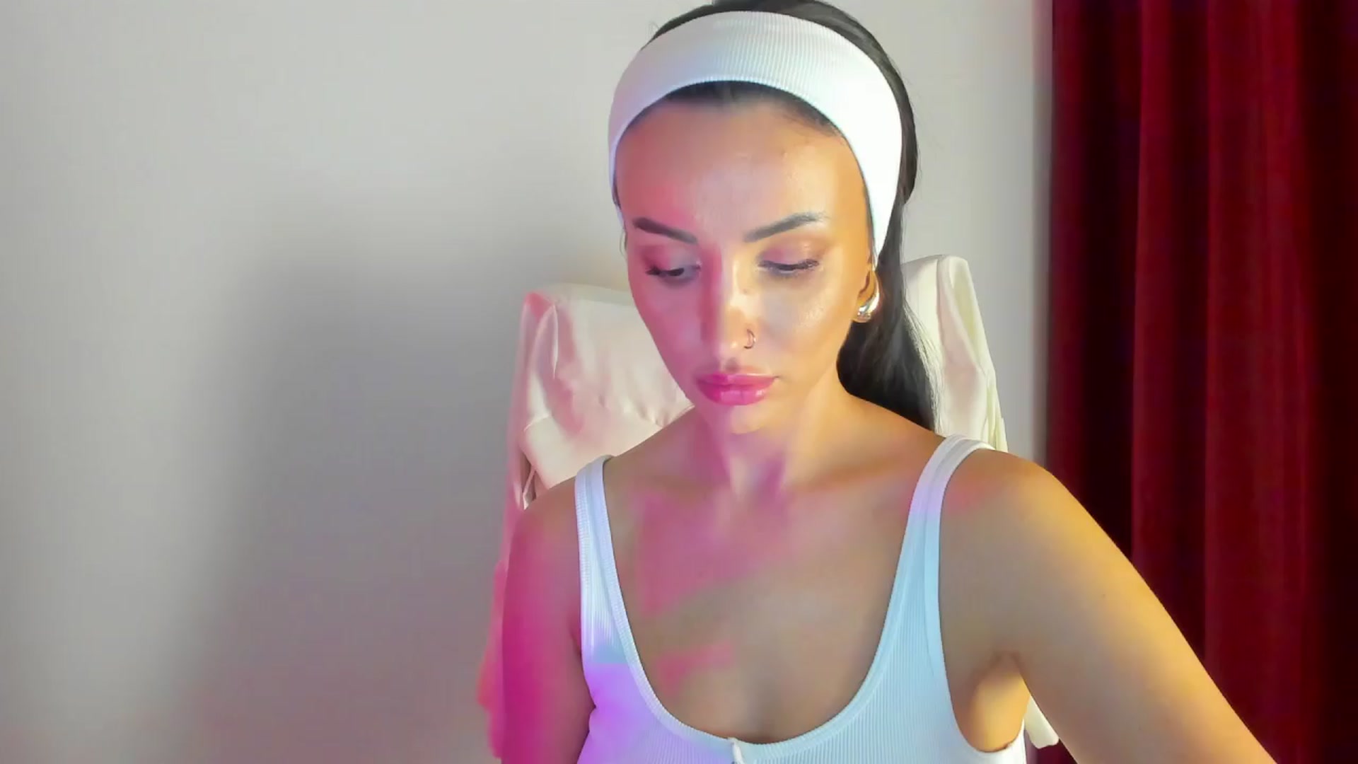 Gallery image thumbnail from AlyssiaKENT1's myfreecams stream on, 03/24/2024, 19:33 image 10 of 20