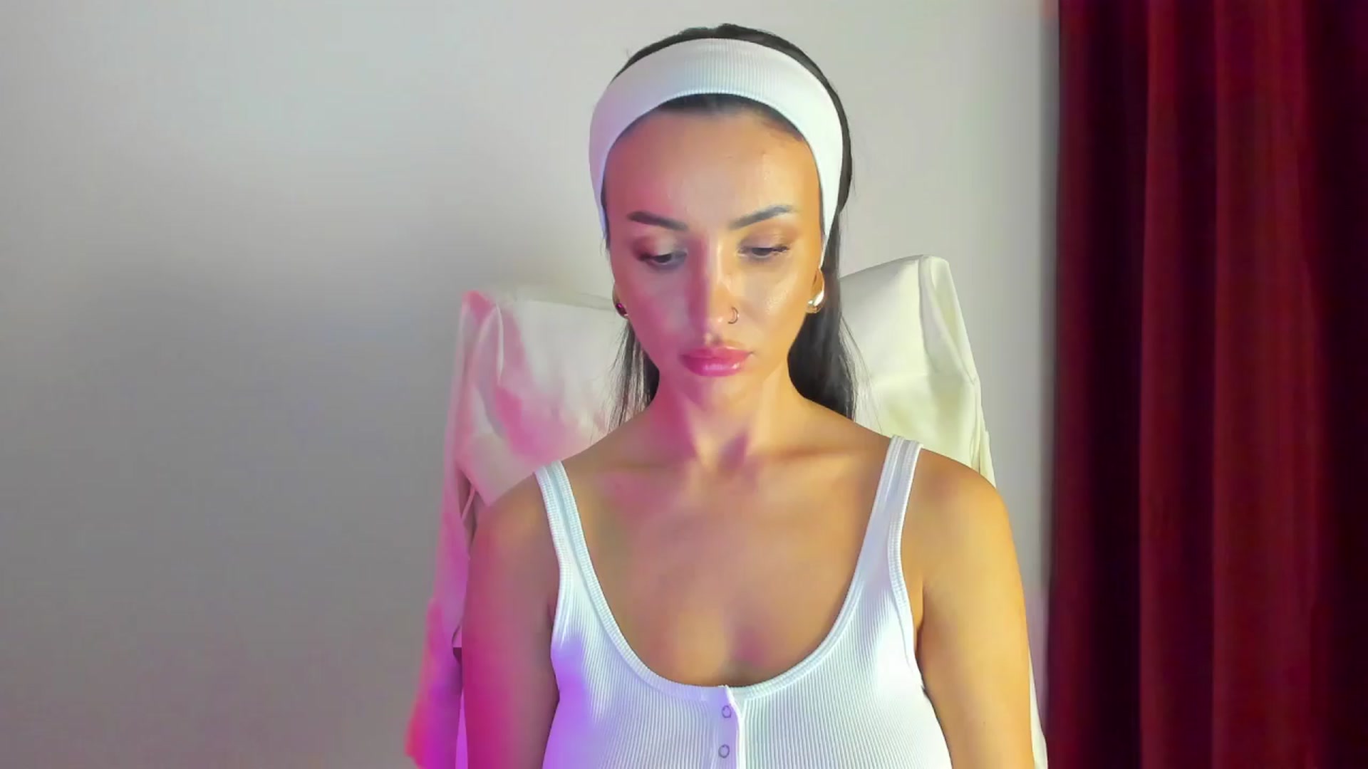 Gallery image thumbnail from AlyssiaKENT1's myfreecams stream on, 03/24/2024, 19:33 image 16 of 20