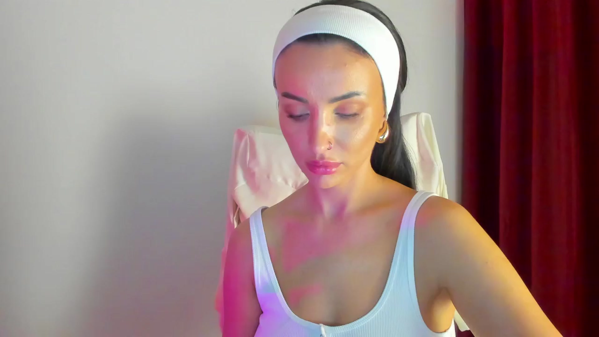 Gallery image thumbnail from AlyssiaKENT1's myfreecams stream on, 03/24/2024, 19:33 image 11 of 20