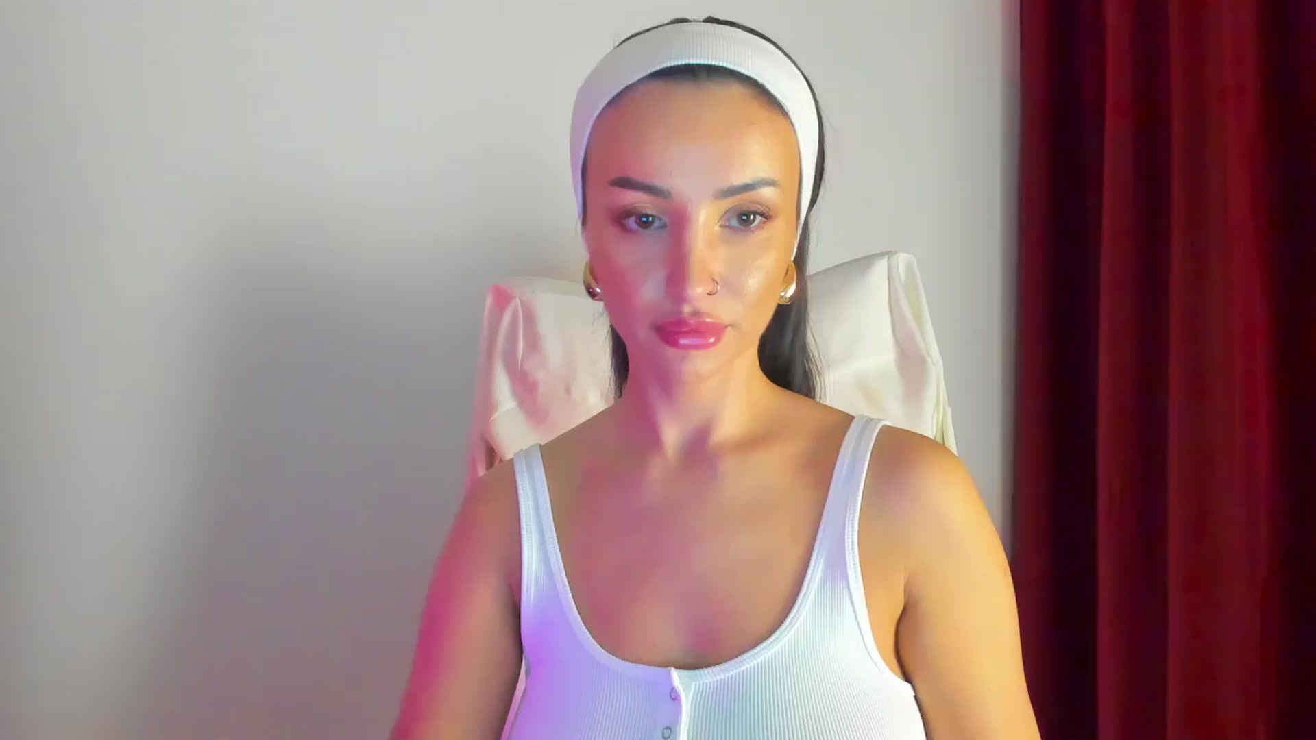 Gallery image thumbnail from AlyssiaKENT1's myfreecams stream on, 03/24/2024, 19:33 image 12 of 20