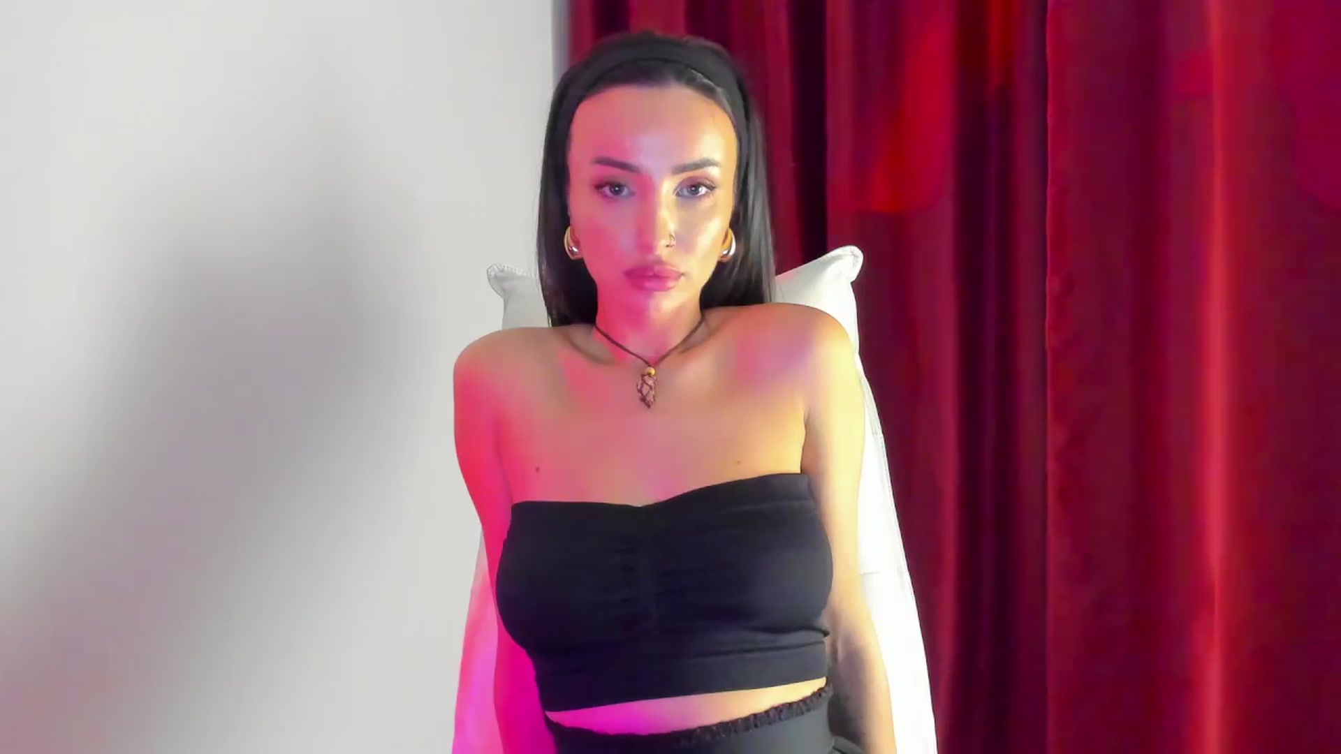Gallery image thumbnail from AlyssiaKENT1's myfreecams stream on, 03/26/2024, 19:03 image 15 of 20