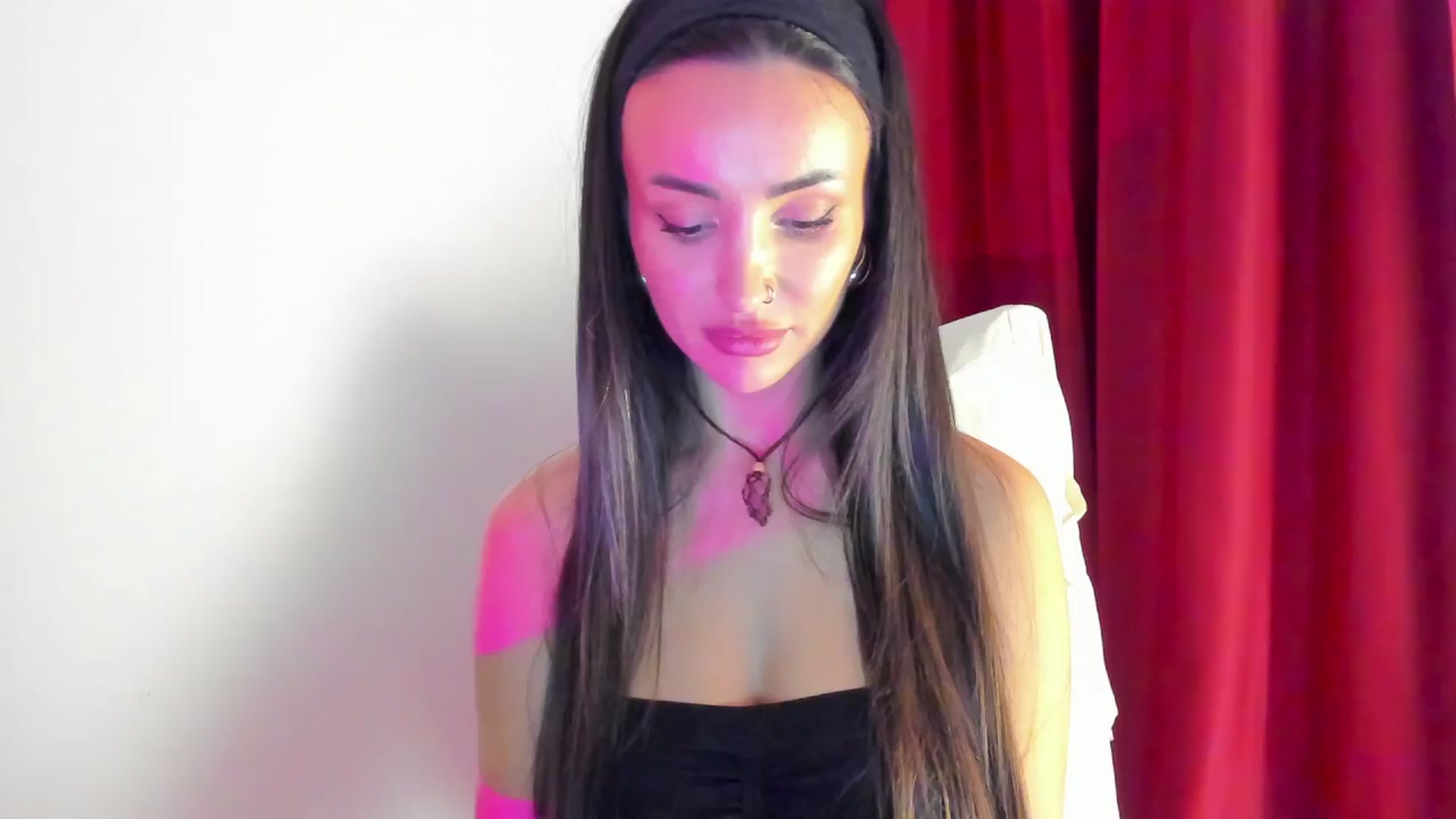 Gallery image thumbnail from AlyssiaKENT1's myfreecams stream on, 03/26/2024, 19:03 image 4 of 20