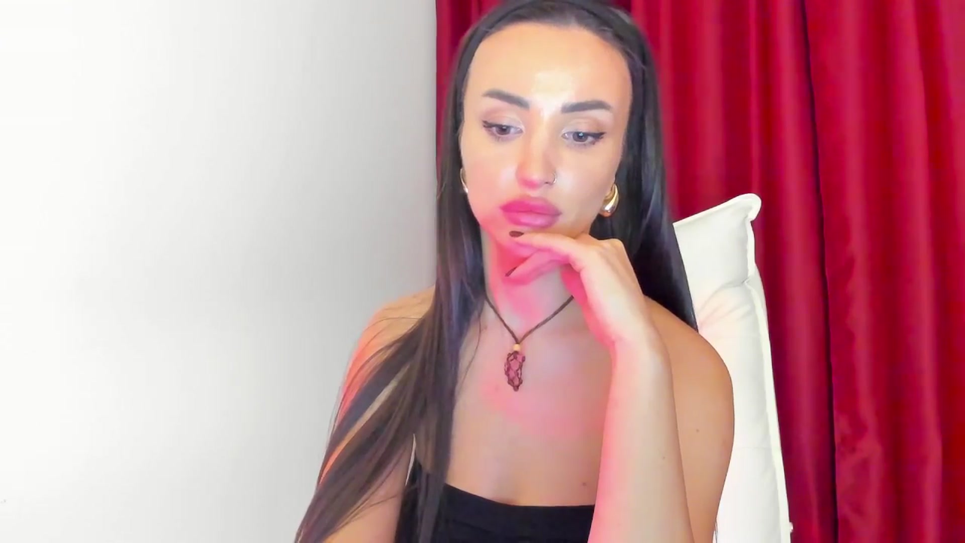 Gallery image thumbnail from AlyssiaKENT1's myfreecams stream on, 03/26/2024, 19:03 image 19 of 20