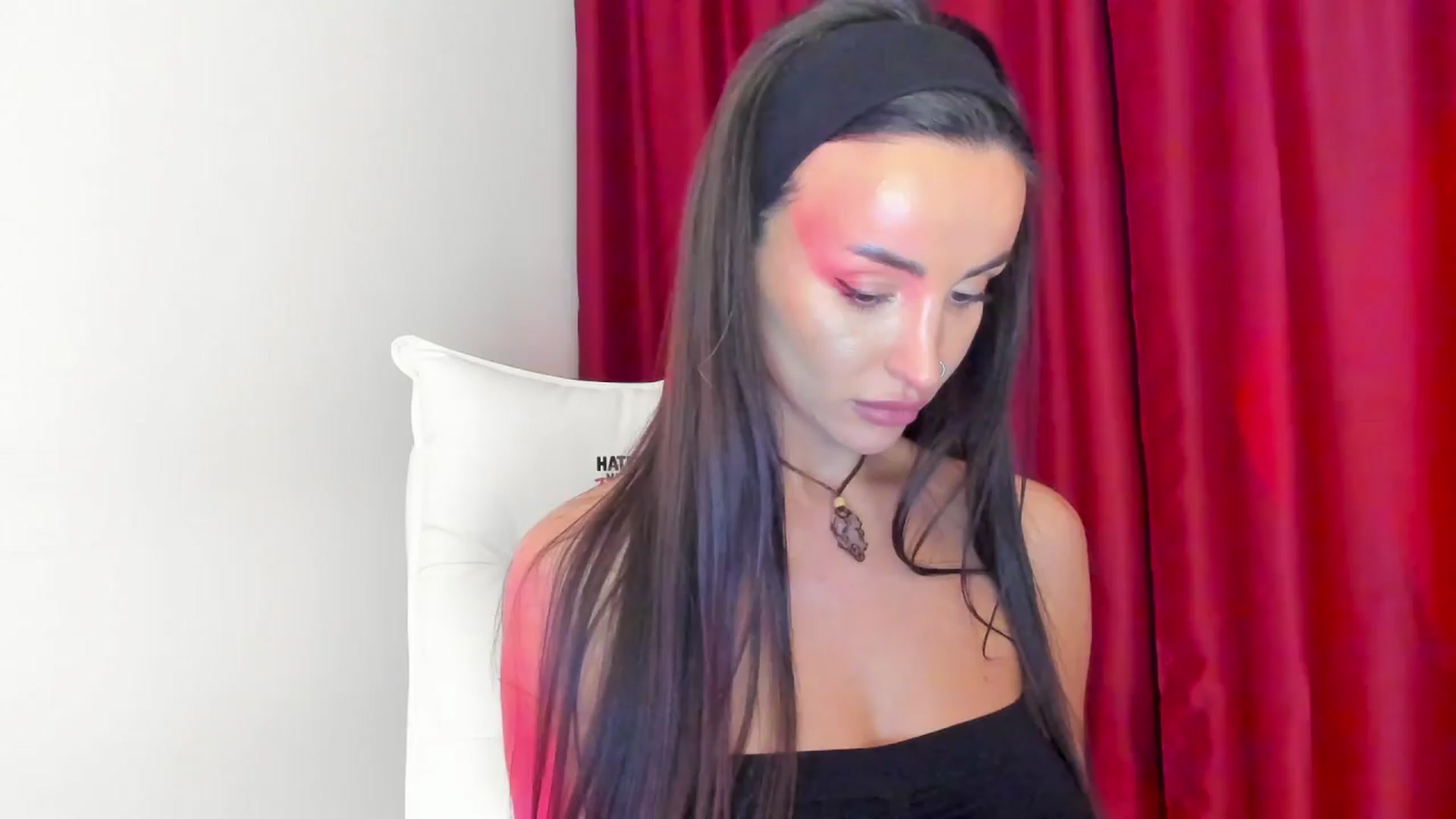 Gallery image thumbnail from AlyssiaKENT1's myfreecams stream on, 03/26/2024, 19:20 image 2 of 20