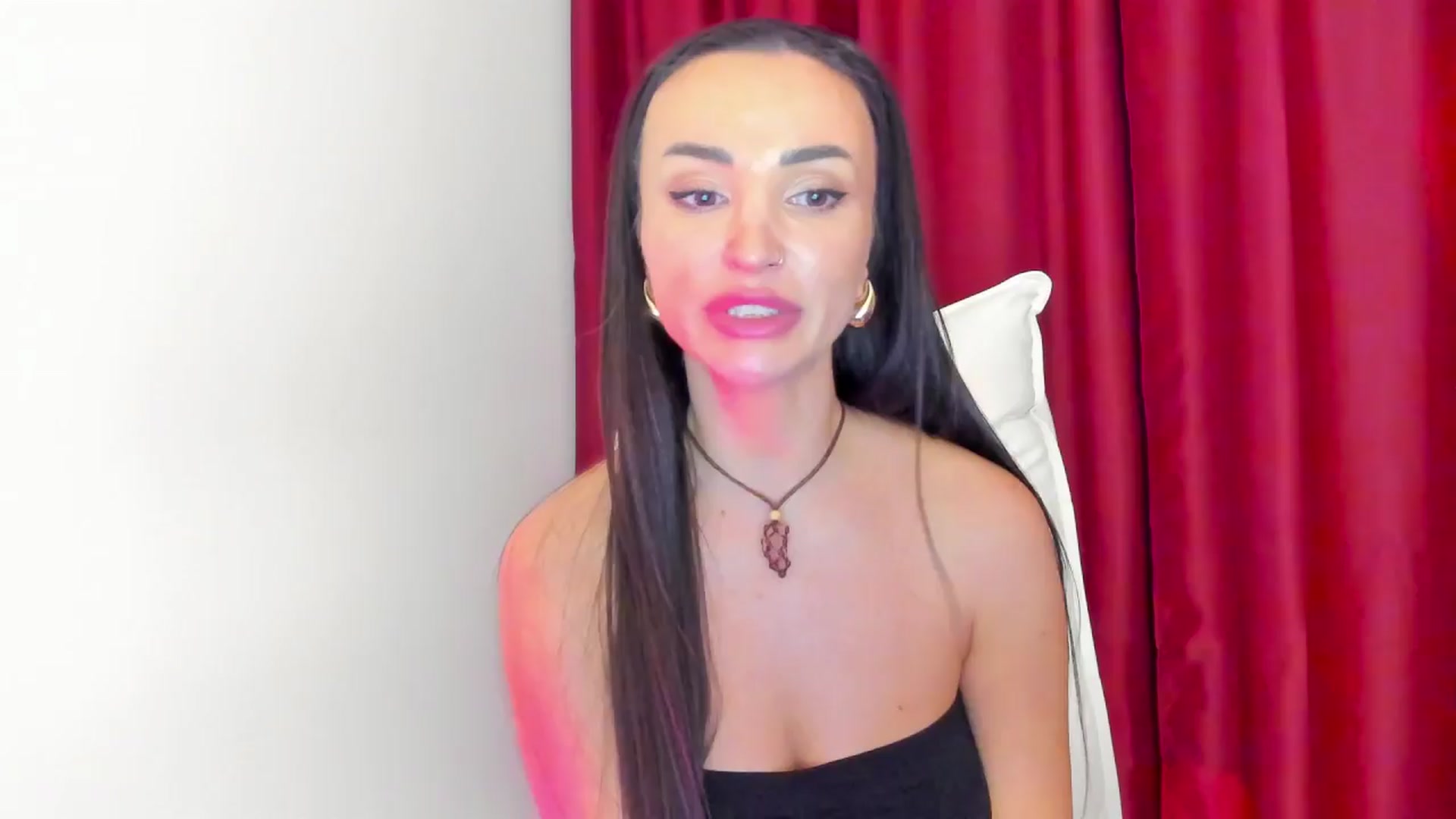 Gallery image thumbnail from AlyssiaKENT1's myfreecams stream on, 03/26/2024, 19:20 image 13 of 20