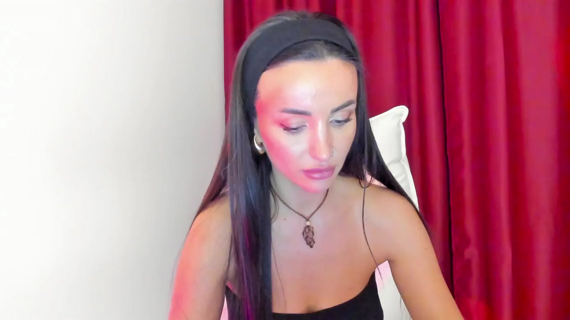 Gallery image thumbnail from AlyssiaKENT1's myfreecams stream on, 03/26/2024, 19:20 image 14 of 20