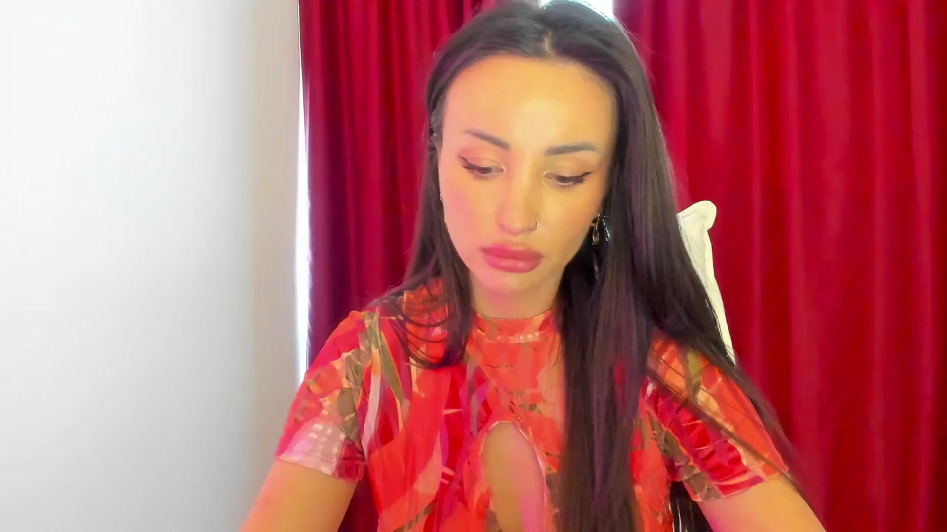Gallery image thumbnail from AlyssiaKENT1's myfreecams stream on, 04/01/2024, 10:48 image 10 of 20