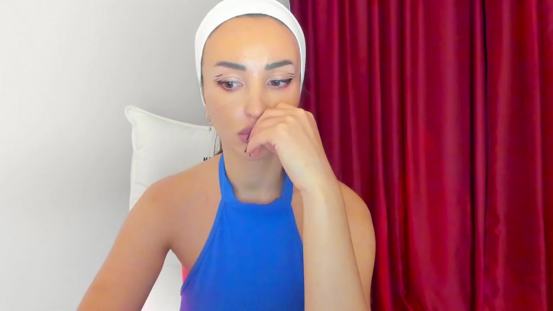 Gallery image thumbnail from AlyssiaKENT1's myfreecams stream on, 04/03/2024, 09:25 image 5 of 20
