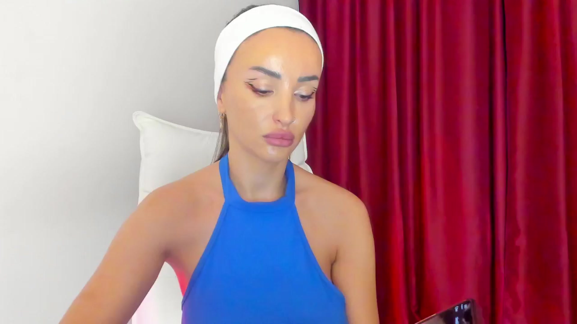 Gallery image thumbnail from AlyssiaKENT1's myfreecams stream on, 04/03/2024, 09:25 image 9 of 20