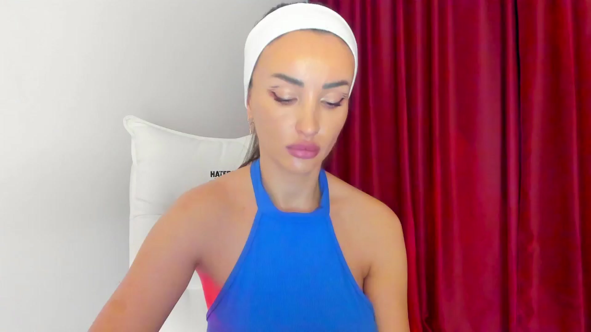 Gallery image thumbnail from AlyssiaKENT1's myfreecams stream on, 04/03/2024, 09:25 image 13 of 20