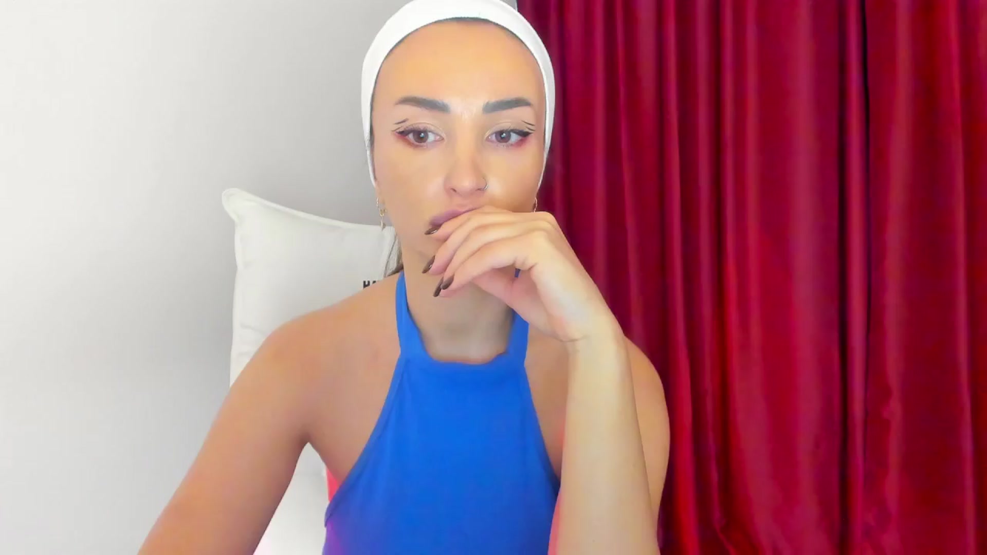 Gallery image thumbnail from AlyssiaKENT1's myfreecams stream on, 04/03/2024, 09:25 image 4 of 20
