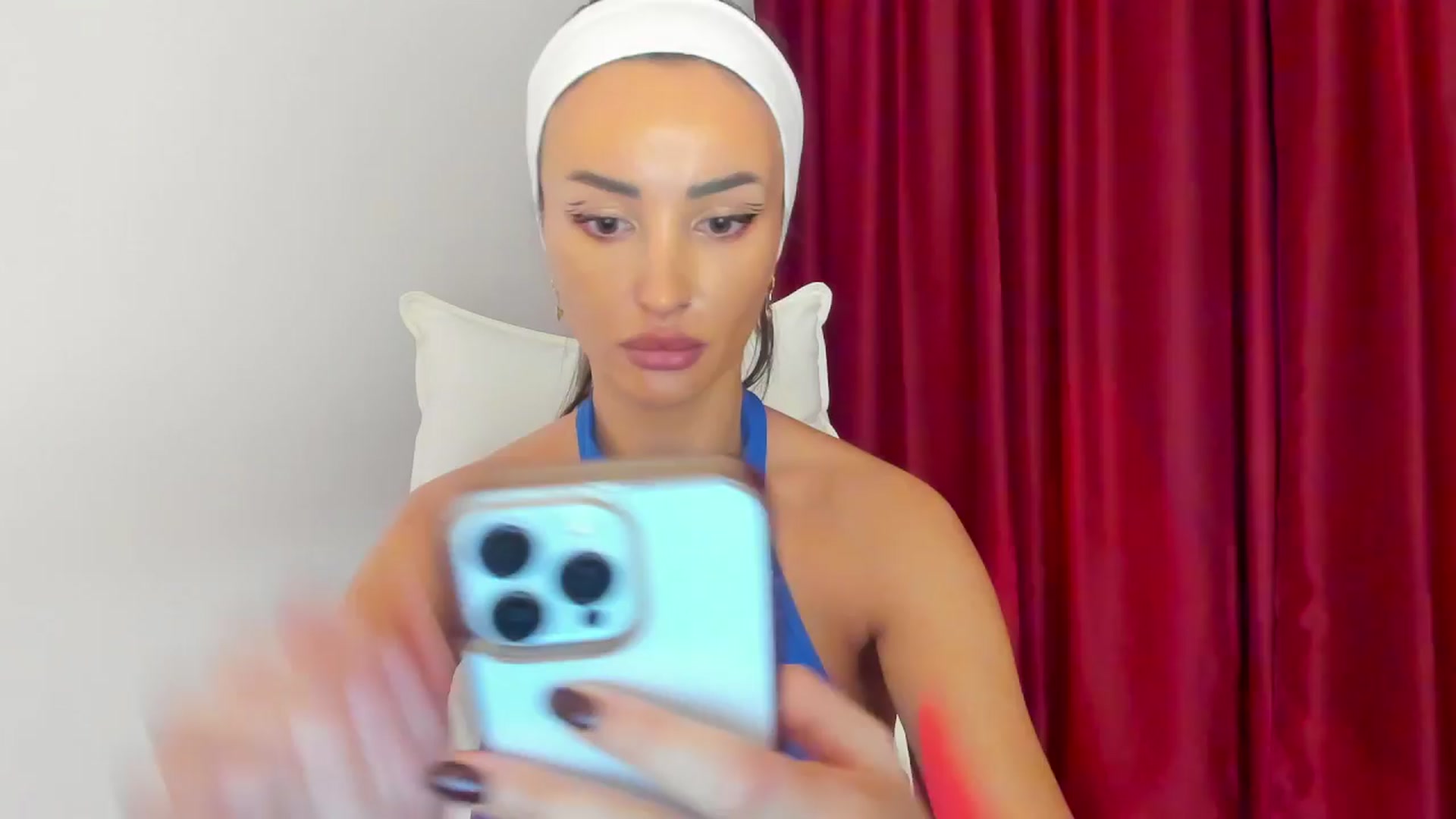 Gallery image thumbnail from AlyssiaKENT1's myfreecams stream on, 04/03/2024, 09:25 image 14 of 20