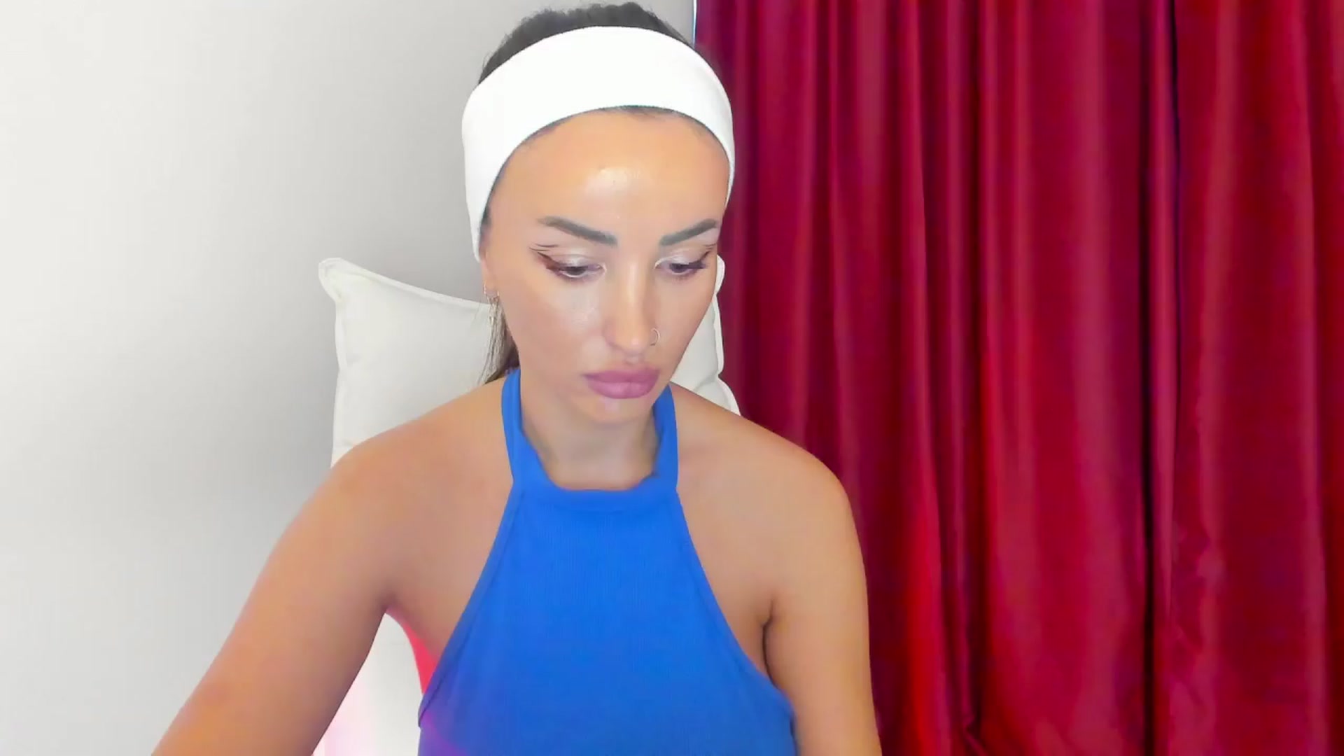 Gallery image thumbnail from AlyssiaKENT1's myfreecams stream on, 04/03/2024, 09:25 image 8 of 20