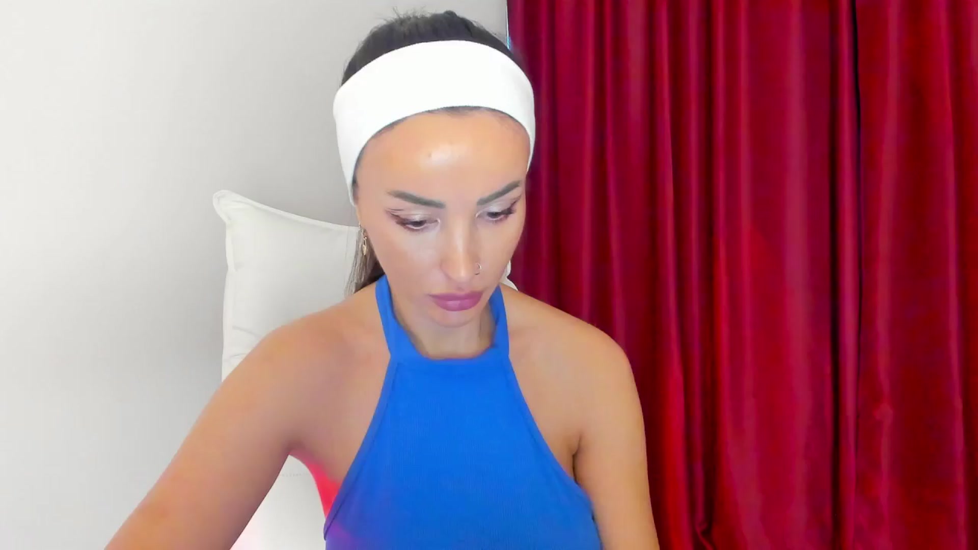 Gallery image thumbnail from AlyssiaKENT1's myfreecams stream on, 04/03/2024, 09:25 image 12 of 20