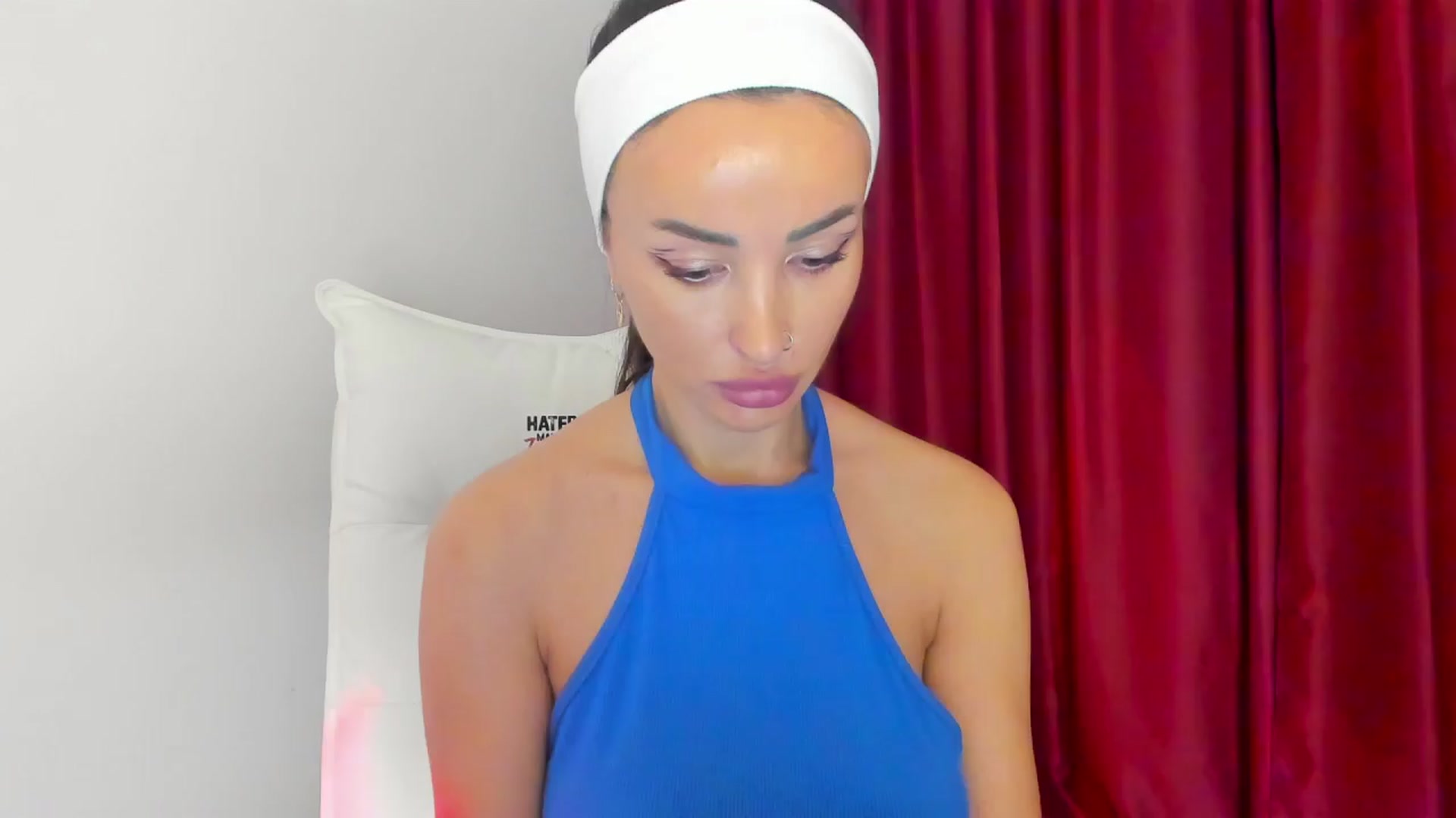 Gallery image thumbnail from AlyssiaKENT1's myfreecams stream on, 04/03/2024, 09:25 image 2 of 20