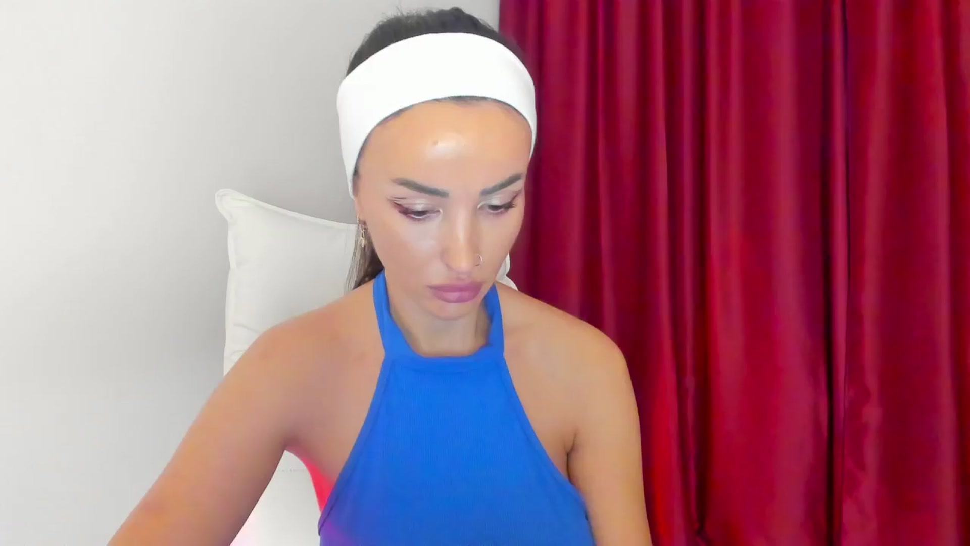 Gallery image thumbnail from AlyssiaKENT1's myfreecams stream on, 04/03/2024, 09:25 image 11 of 20