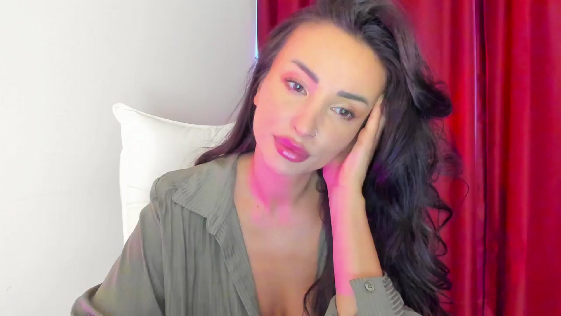 Gallery image thumbnail from AlyssiaKENT1's myfreecams stream on, 04/05/2024, 09:30 image 6 of 20