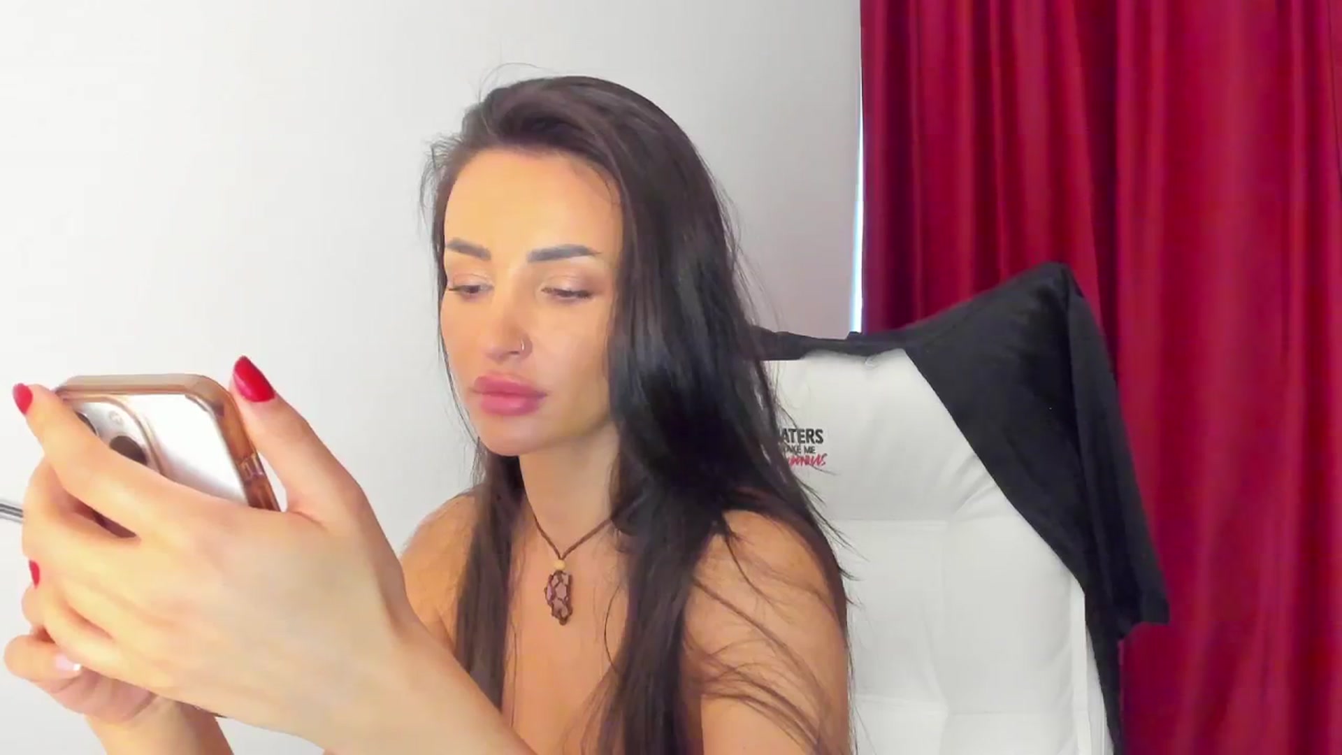 Gallery image thumbnail from AlyssiaKENT1's myfreecams stream on, 04/17/2024, 09:30 image 2 of 20