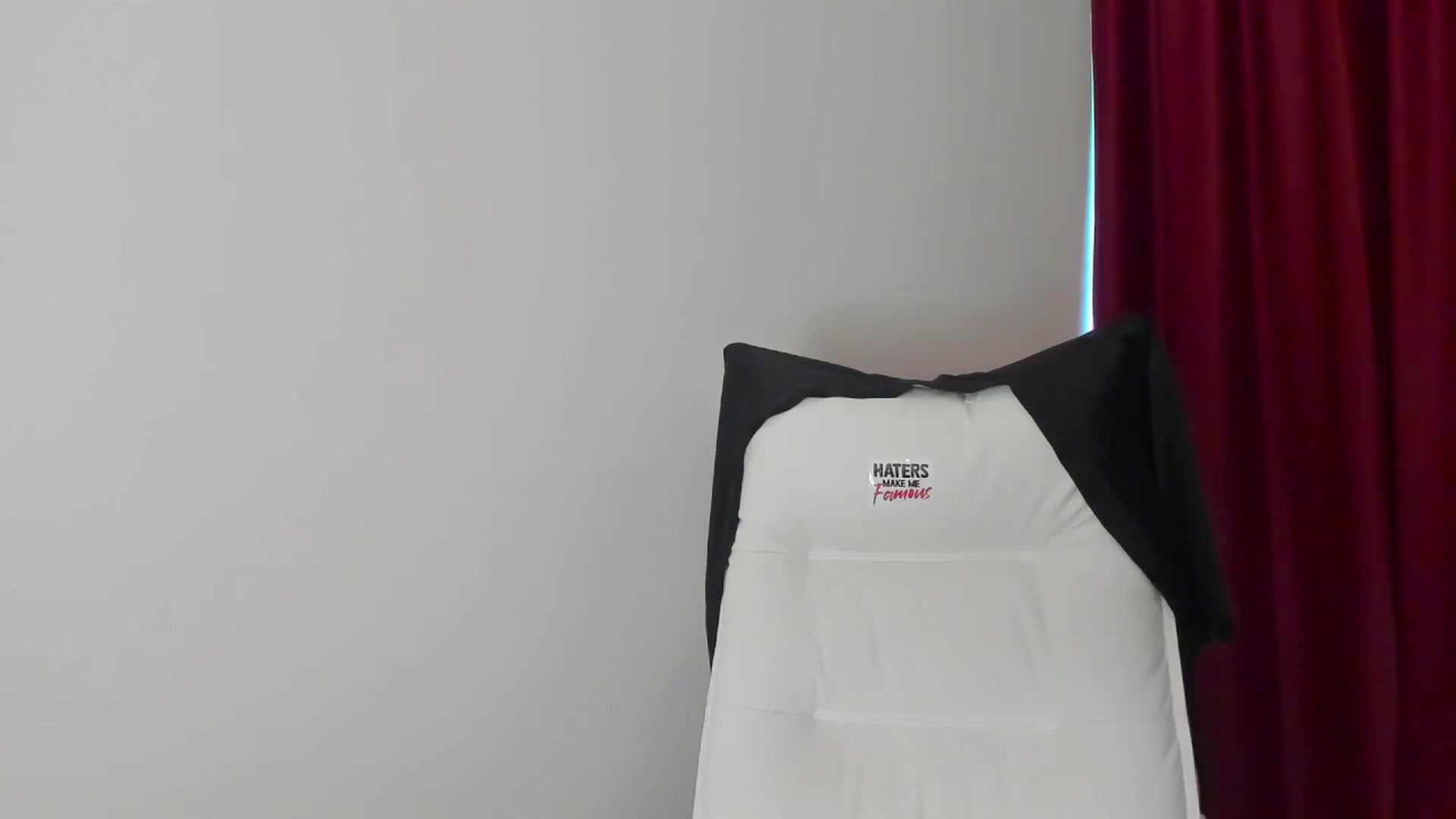 Gallery image thumbnail from AlyssiaKENT1's myfreecams stream on, 04/17/2024, 09:30 image 13 of 20