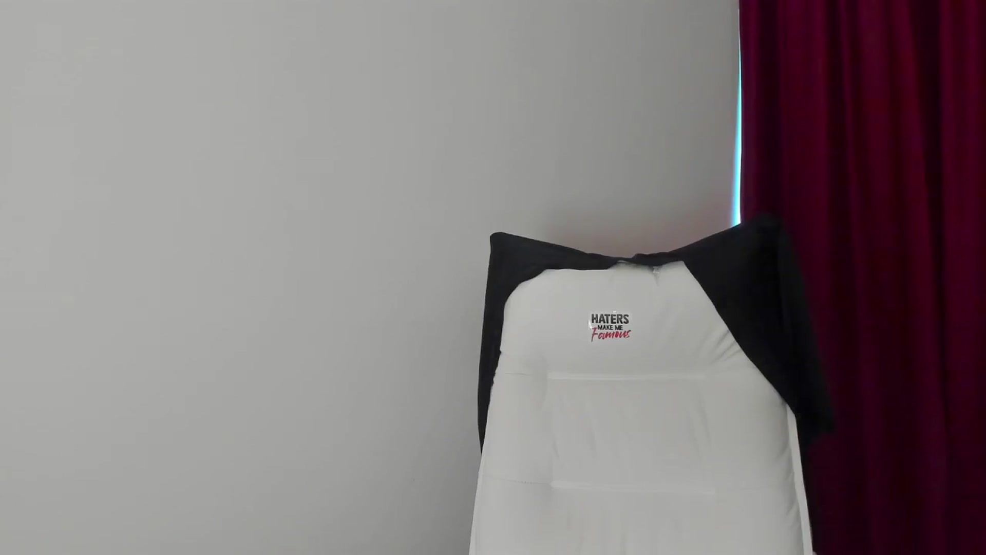 Gallery image thumbnail from AlyssiaKENT1's myfreecams stream on, 04/17/2024, 09:30 image 12 of 20
