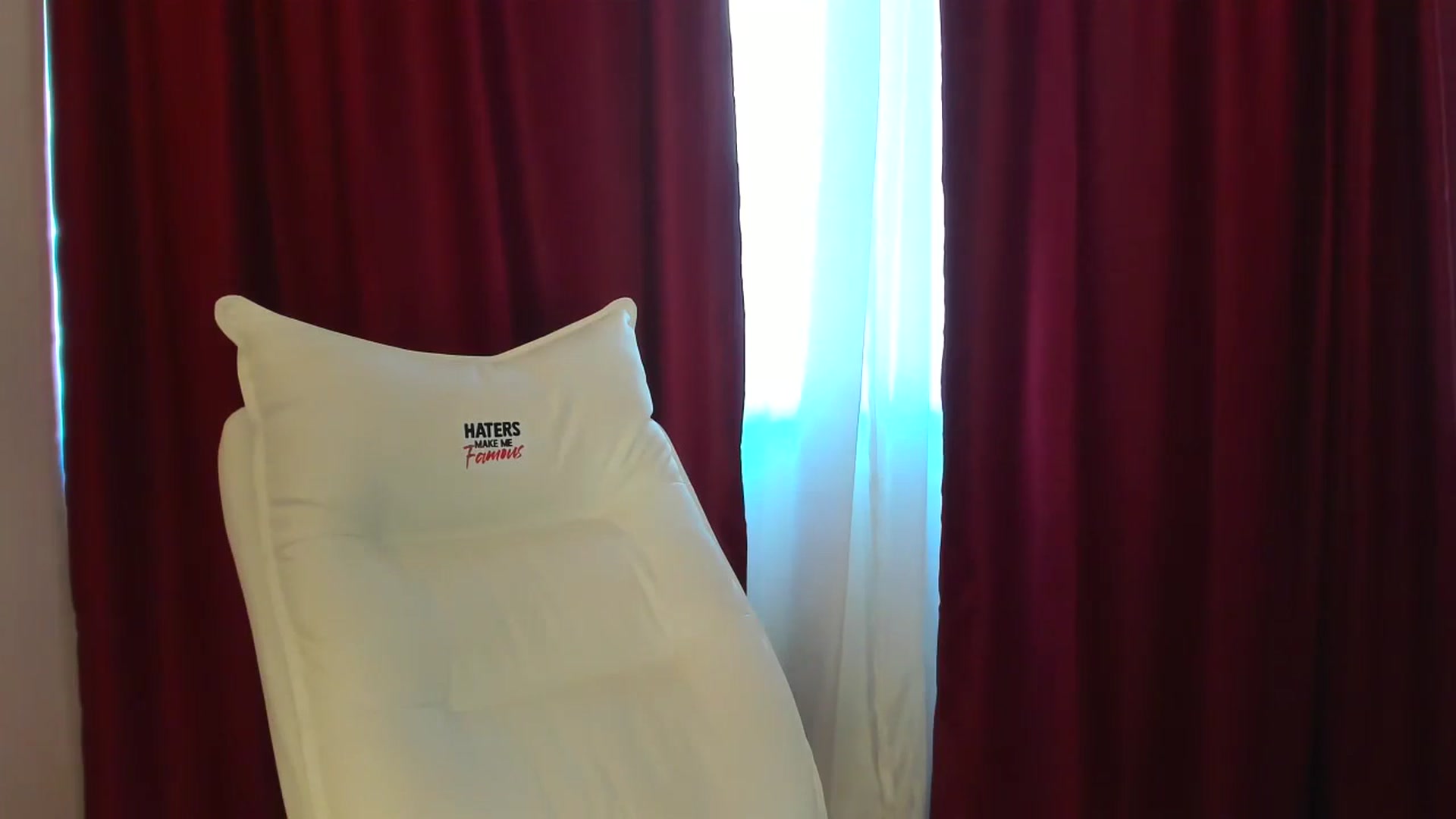 Gallery image thumbnail from AlyssiaKENT1's myfreecams stream on, 05/26/2024, 15:02 image 16 of 20