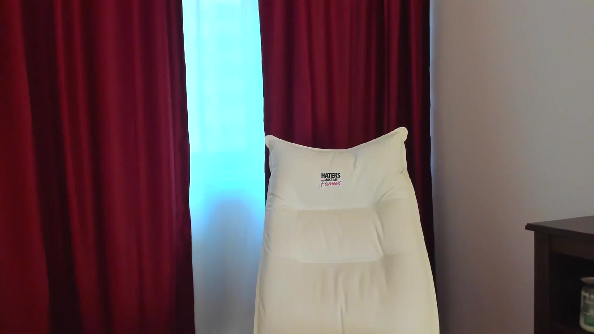 Gallery image thumbnail from AlyssiaKENT1's myfreecams stream on, 05/27/2024, 17:39 image 1 of 20