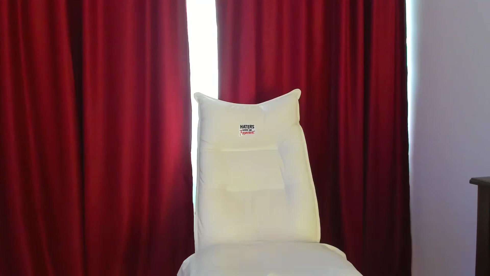 Gallery image thumbnail from AlyssiaKENT1's myfreecams stream on, 06/03/2024, 14:17 image 10 of 20