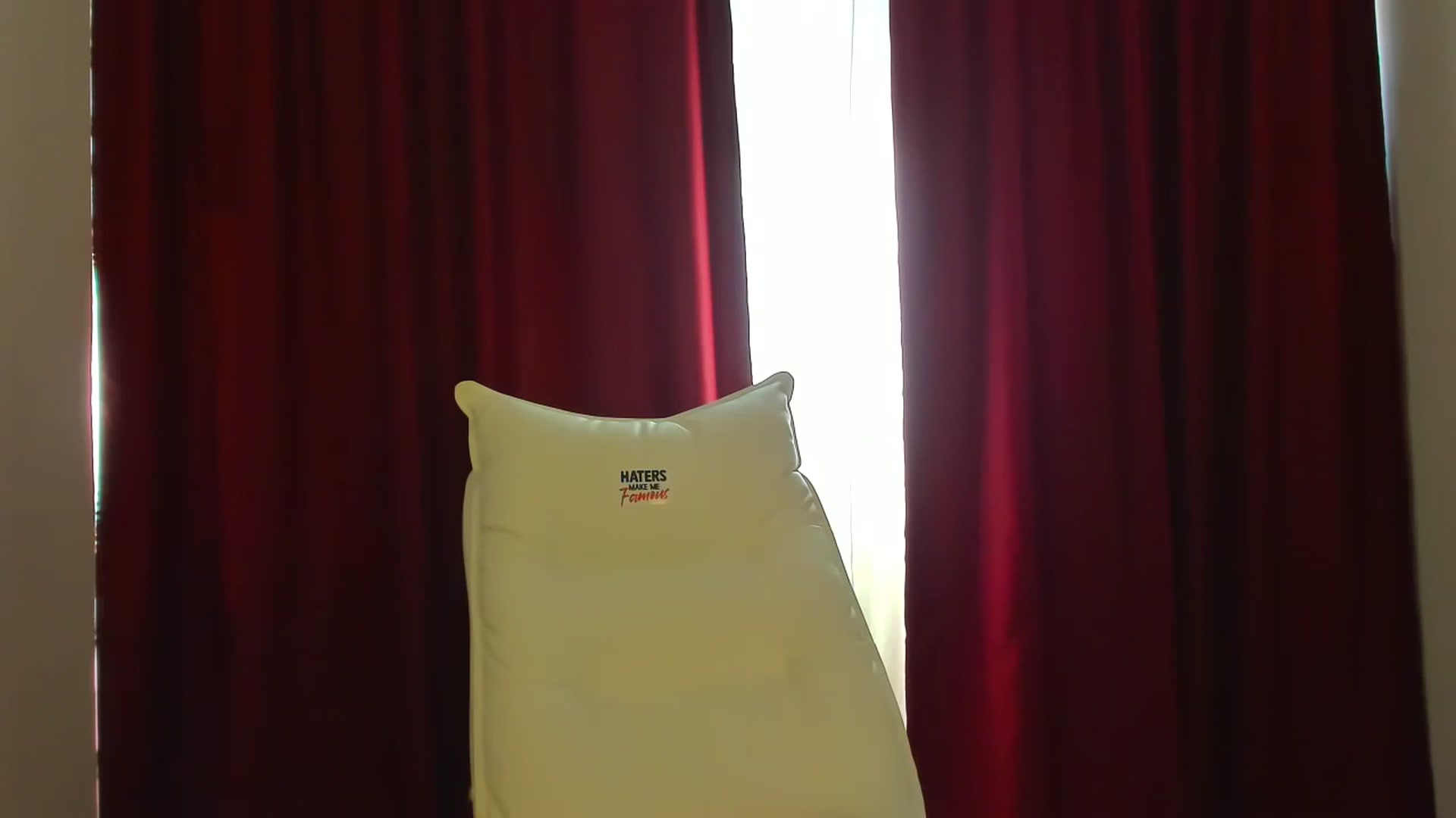 Gallery image thumbnail from AlyssiaKENT1's myfreecams stream on, 06/06/2024, 06:30 image 13 of 20