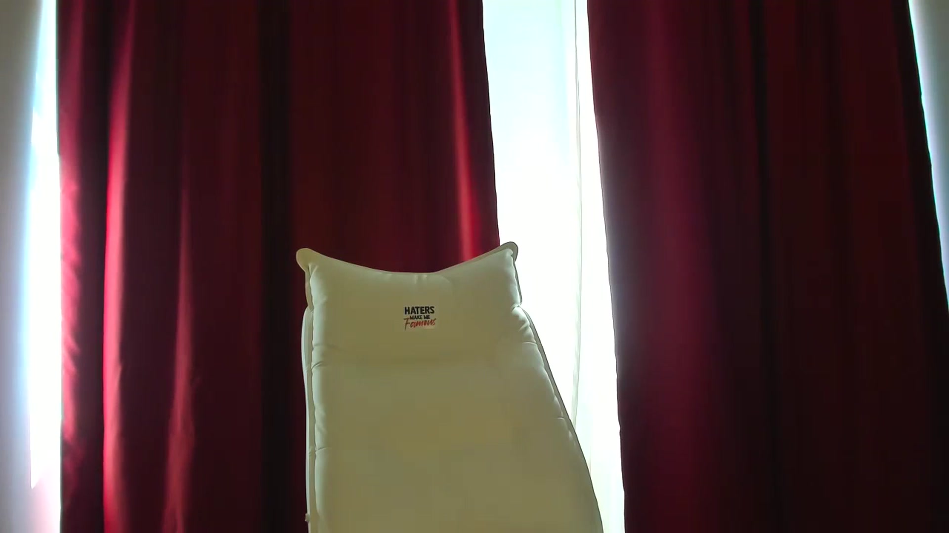 Gallery image thumbnail from AlyssiaKENT1's myfreecams stream on, 06/06/2024, 06:30 image 14 of 20