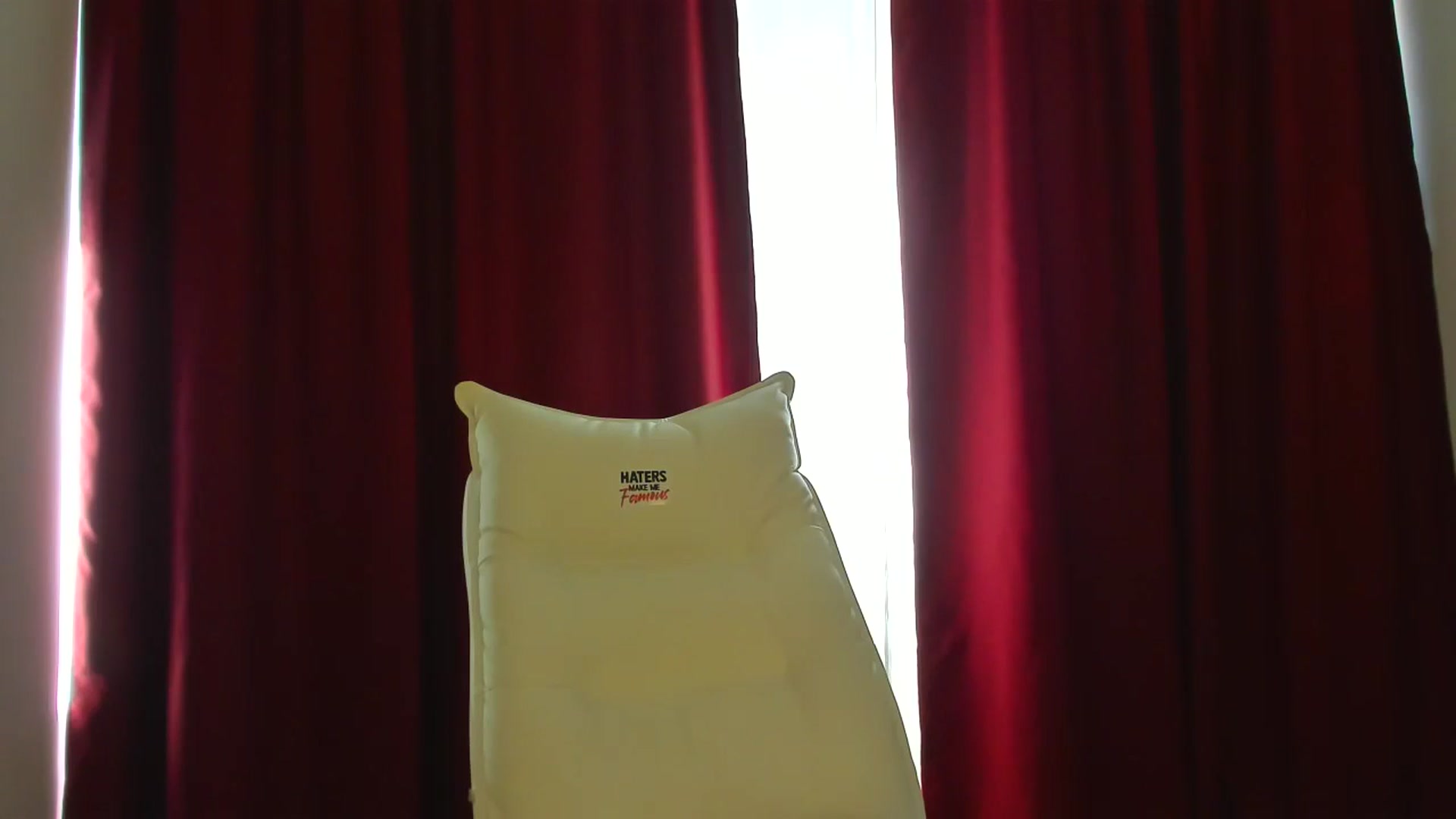 Gallery image thumbnail from AlyssiaKENT1's myfreecams stream on, 06/06/2024, 06:30 image 12 of 20
