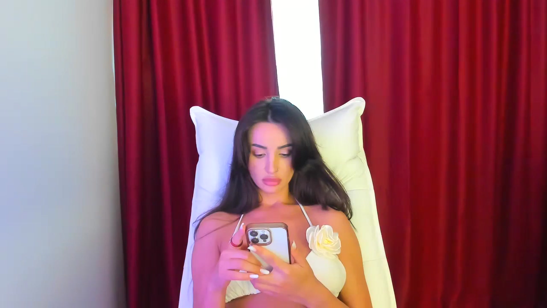 Gallery image thumbnail from AlyssiaKENT1's myfreecams stream on, 06/26/2024, 16:19 image 20 of 20