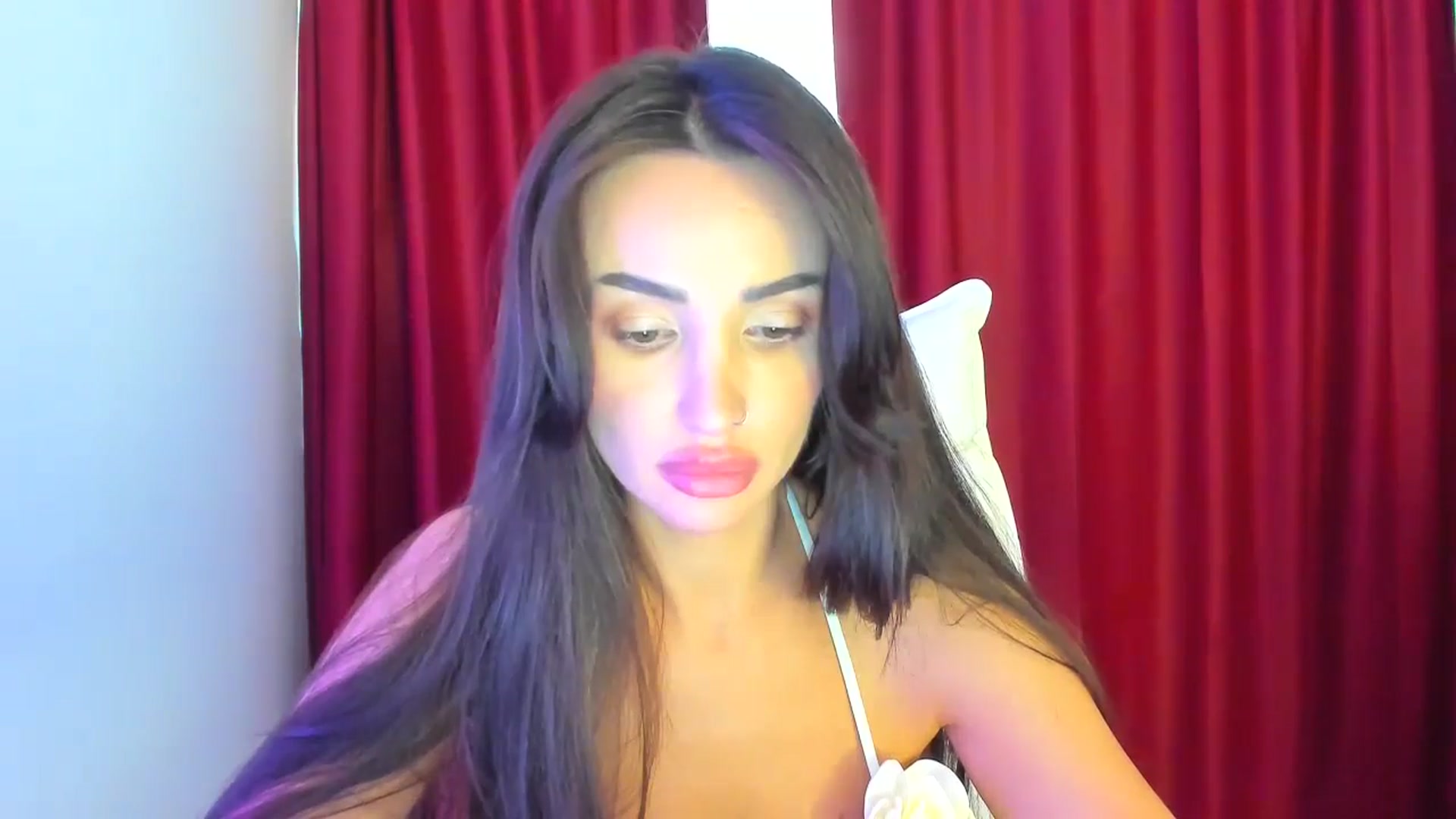 Gallery image thumbnail from AlyssiaKENT1's myfreecams stream on, 06/26/2024, 16:19 image 3 of 20