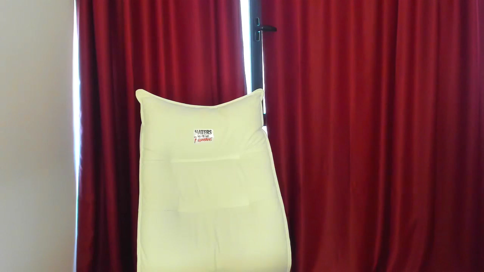 Gallery image thumbnail from AlyssiaKENT1's myfreecams stream on, 07/02/2024, 11:59 image 2 of 20