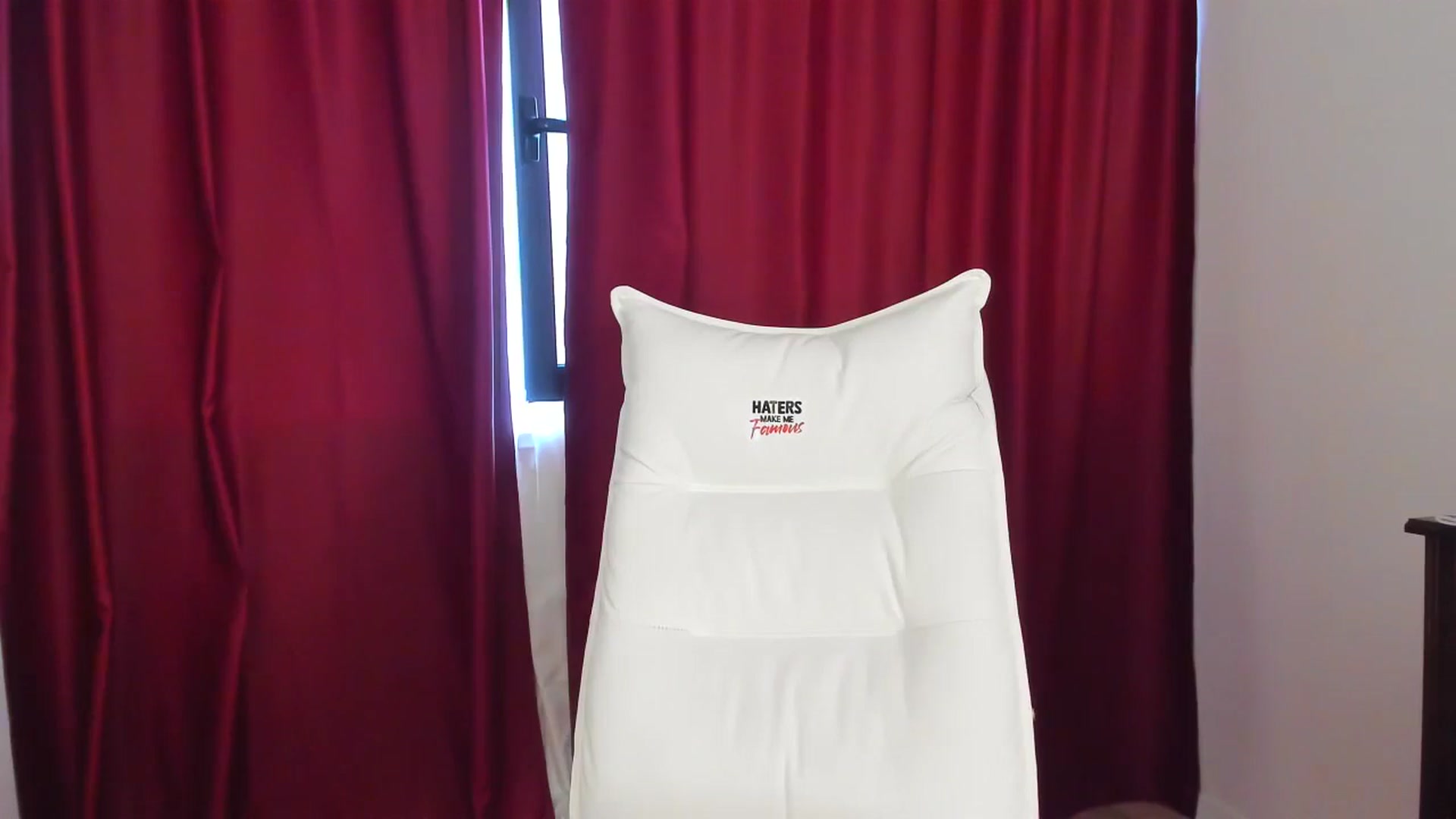 Gallery image thumbnail from AlyssiaKENT1's myfreecams stream on, 07/03/2024, 12:33 image 17 of 20