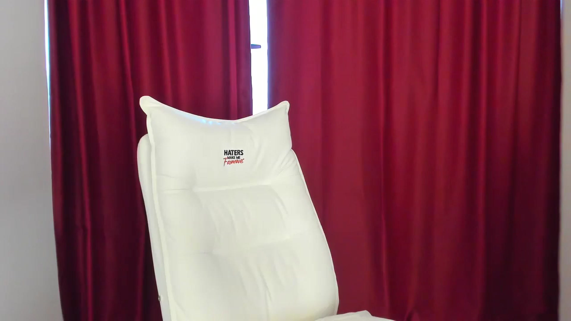 Gallery image thumbnail from AlyssiaKENT1's myfreecams stream on, 07/03/2024, 16:34 image 10 of 20